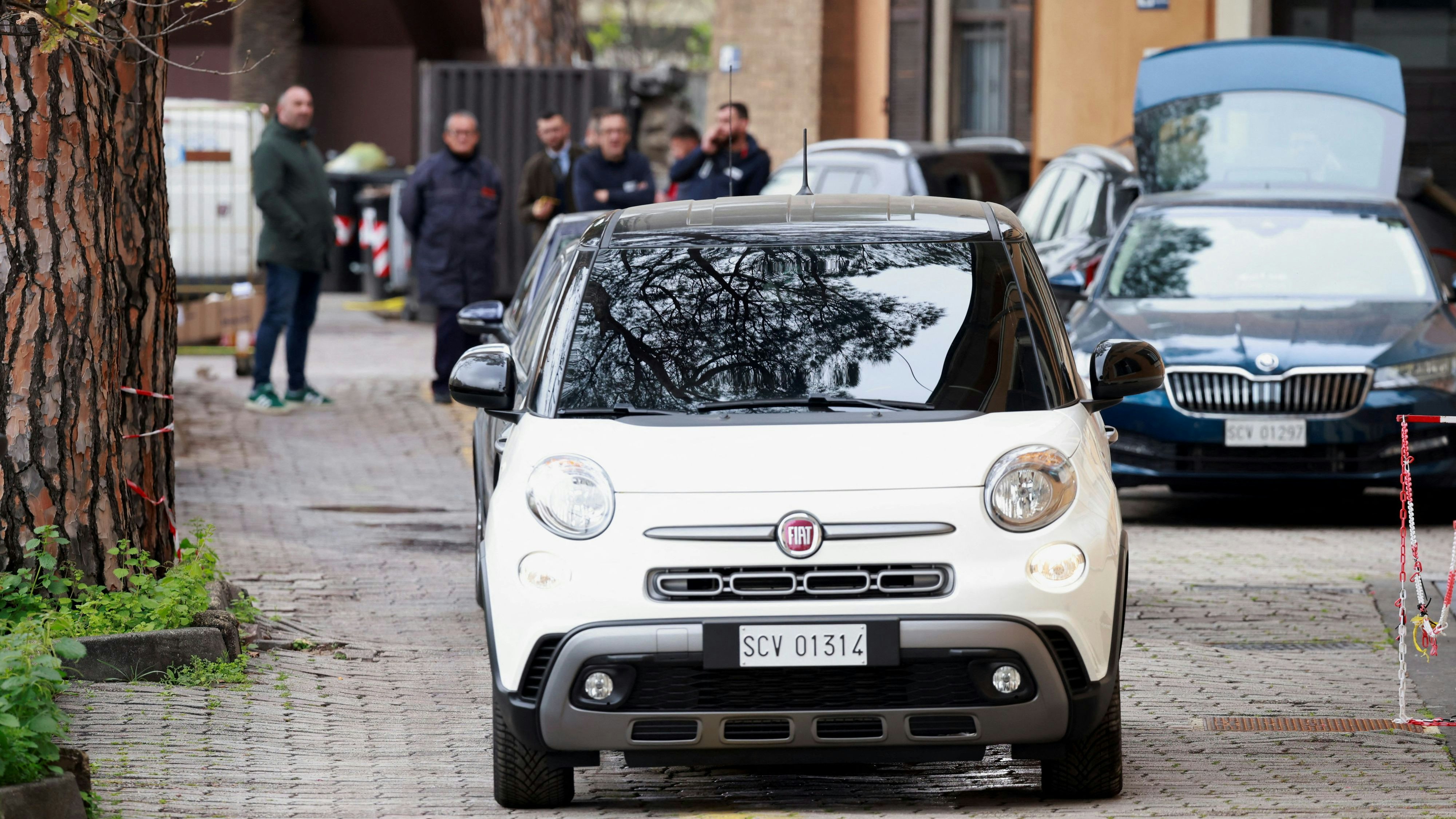 Papst Franziskus musste am Mittwoch nach der Generalaudienz in ein Krankenhaus gebracht werden. 