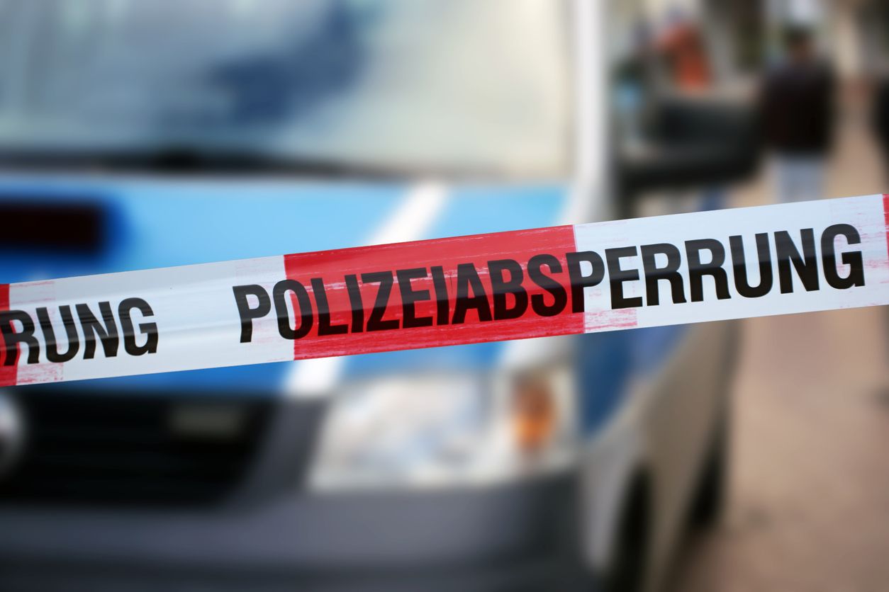 Ein 29-jähriger Rumäne drohte der Polizei mit dem Tod, nachdem er in seiner Wohnung randaliert hatte. (Symbolbild)