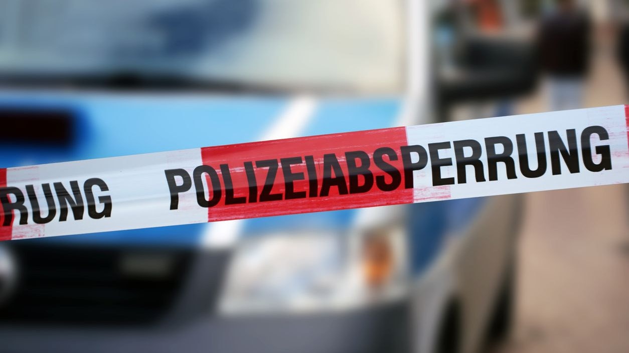 Die Polizei sperrte den Bereich großräumig ab. (Symbolbild)