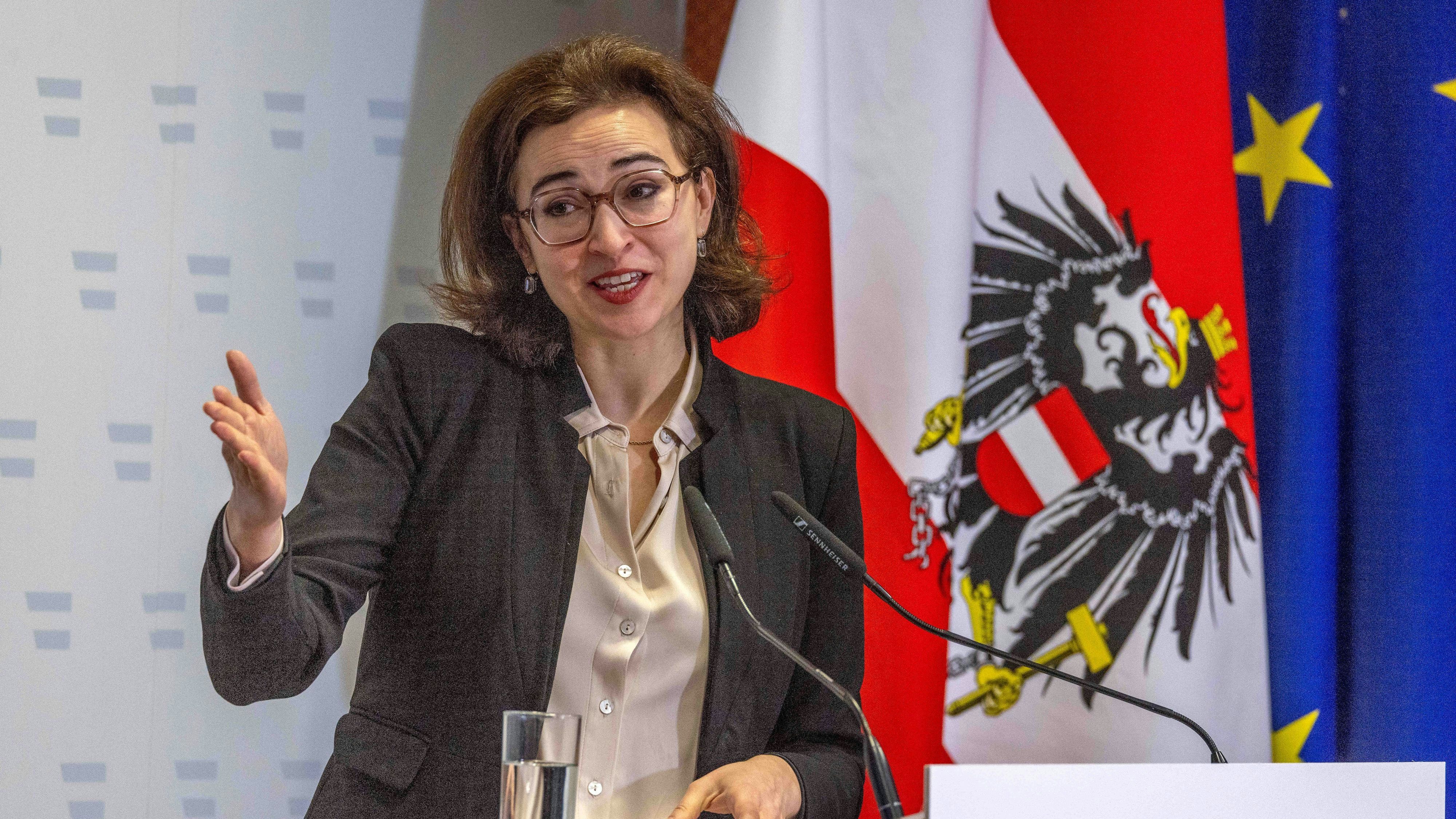 Heute.at - Justiz-Akten nach Russland? Zadic-Erlass gefährlich