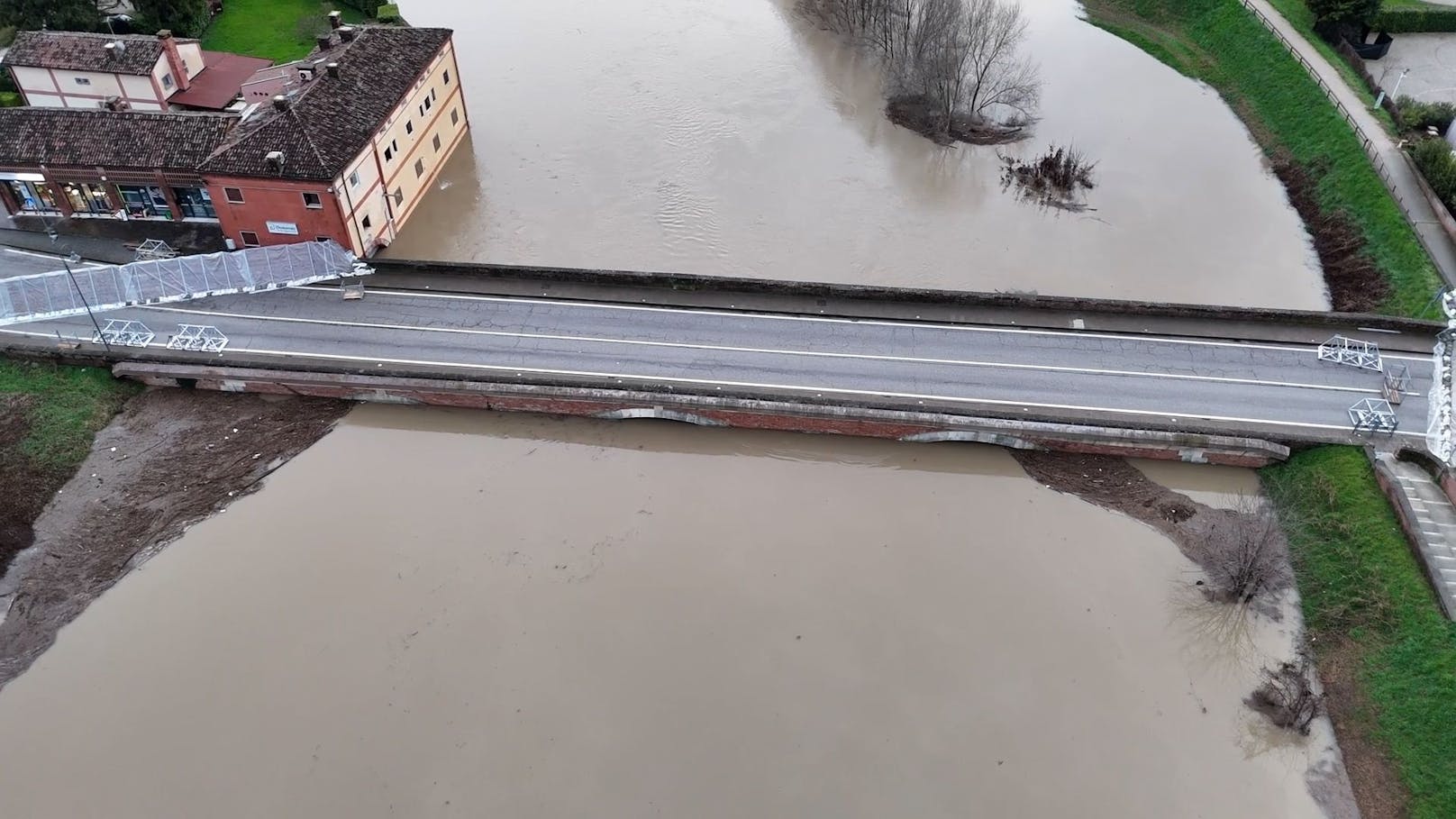 In Norditalien sorgte massiver Niederschlag für eine enorm angespannte Hochwasser-Situation.