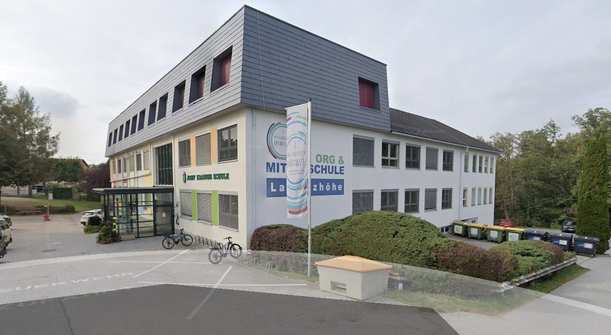 An dieser Schule in Laßnitzhöhe kam es am Mittwochmorgen zu einem Großeinsatz der Polizei.