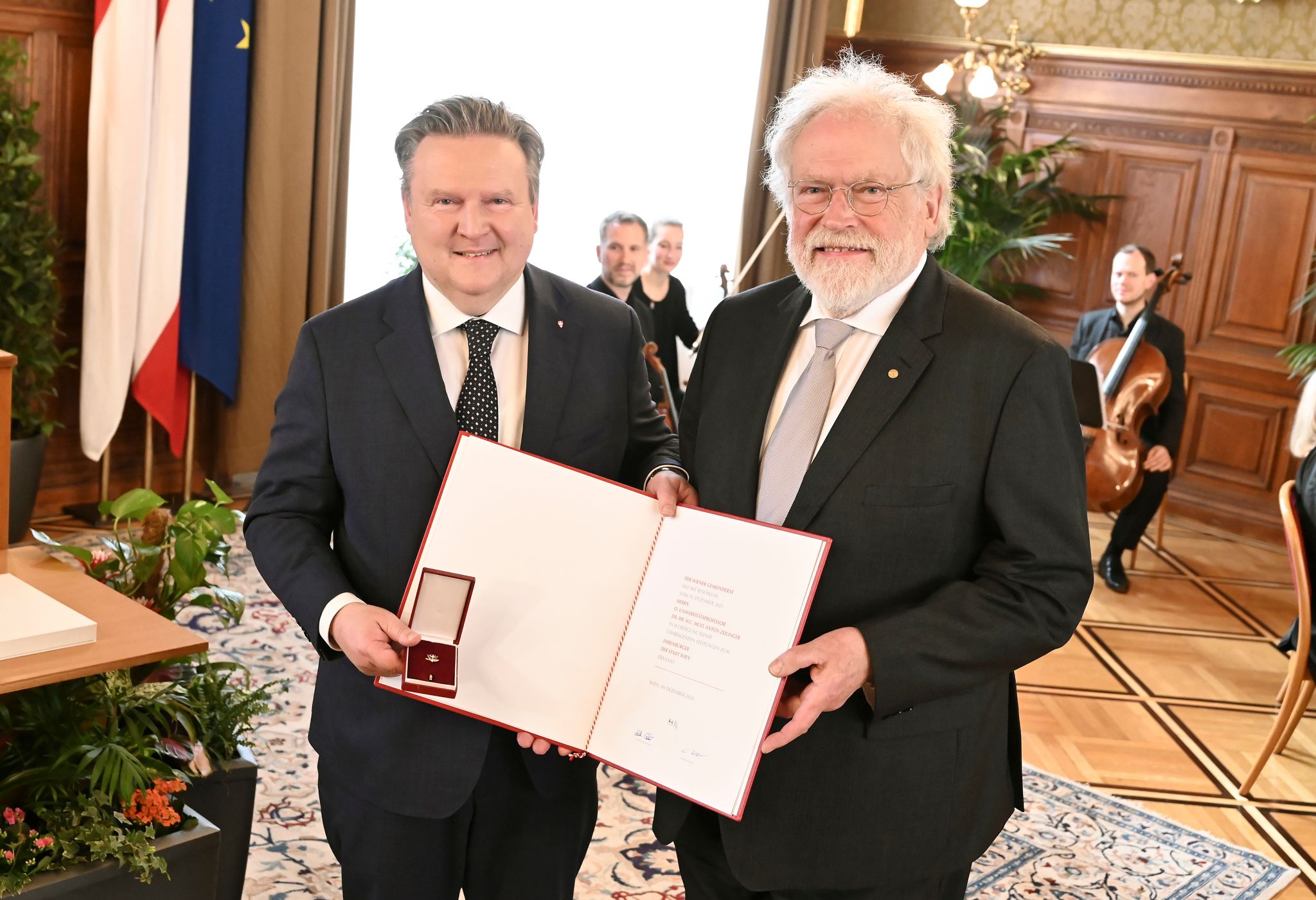 Anton Zeilinger (r.) mit Bürgermeister Michael Ludwig