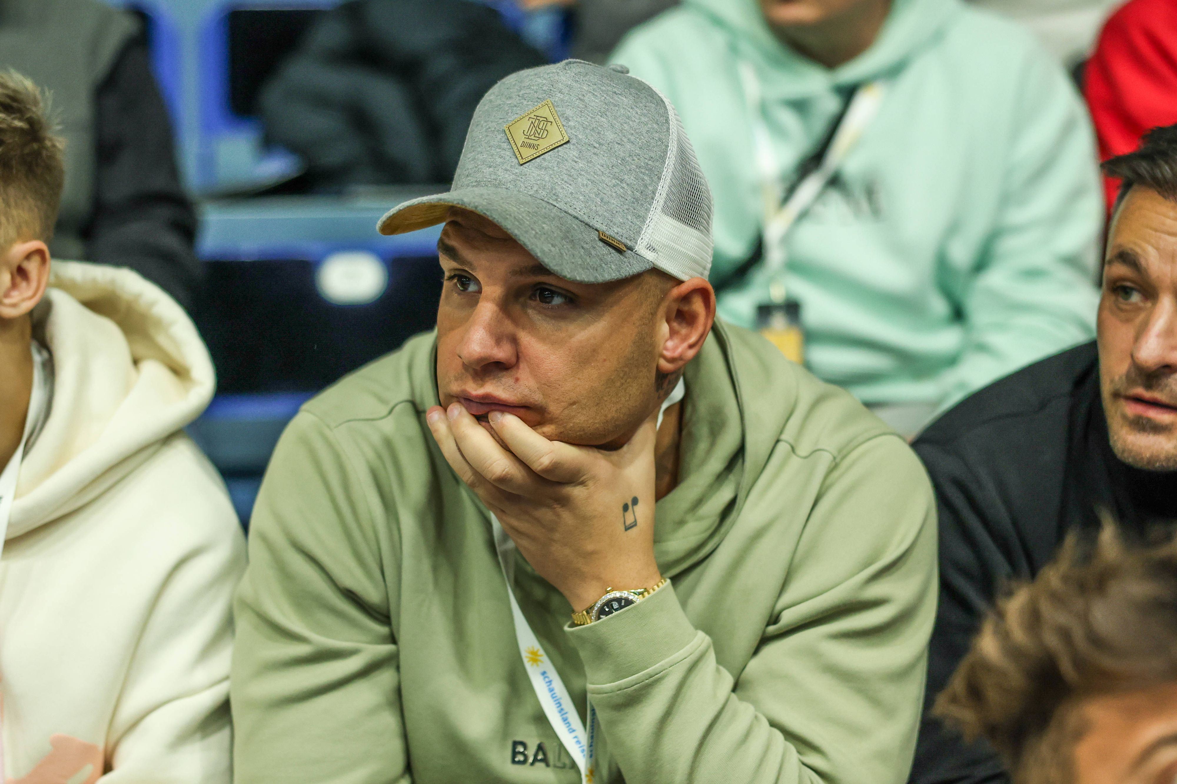 Pietro Lombardi legt eine Netzpause ein.