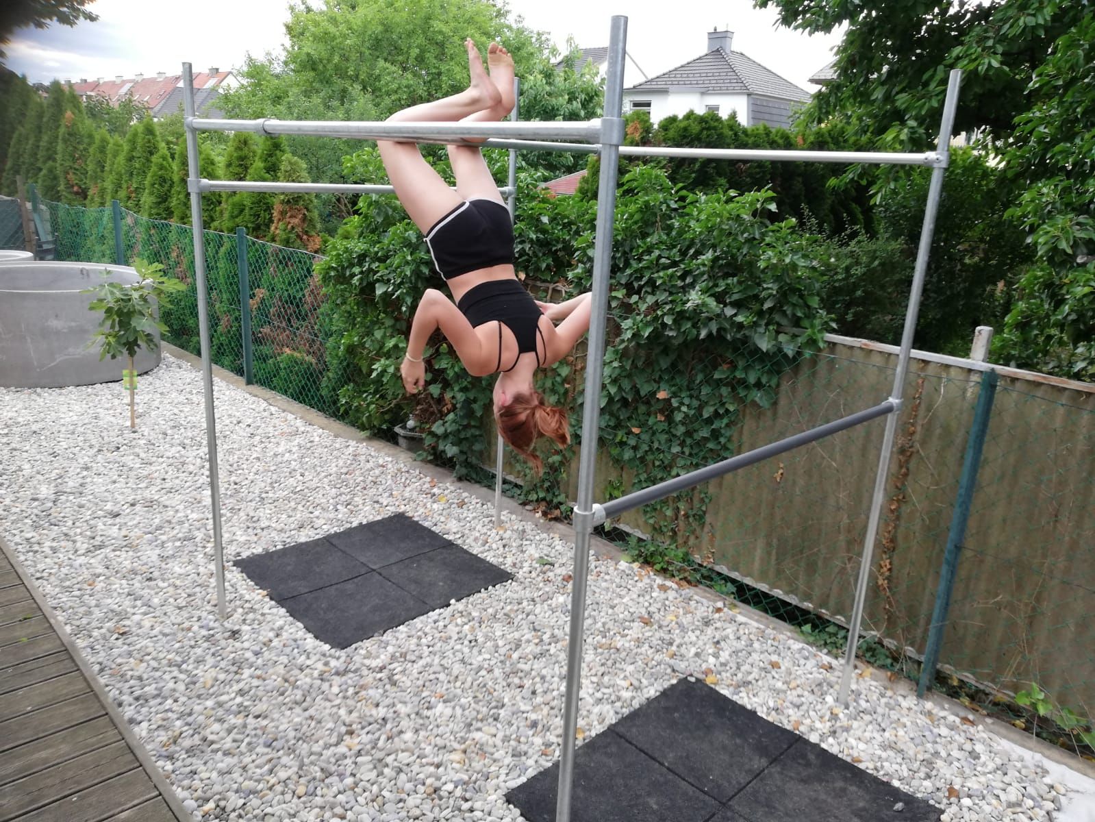 Die Stahlrohre können ganz leicht selbst aufgebaut werden.