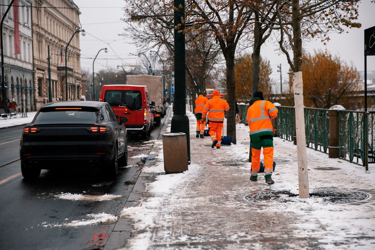 Bewohner von Gemeinschaftsunterkünften sollen künftig gemeinnützige Arbeiten verrichten.