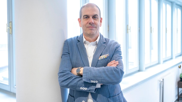 Der Druck wurde übermächtig. Immer mehr ÖVP-Politiker legten Wirtschaftskammer-Präsident Harald Mahrer den Rücktritt nahe, am Donnerstag trat er ab. Experte Peter Hajek im Video-Podcast über Eitelkeiten, Hofnarren und den Schweige-Kanzler.