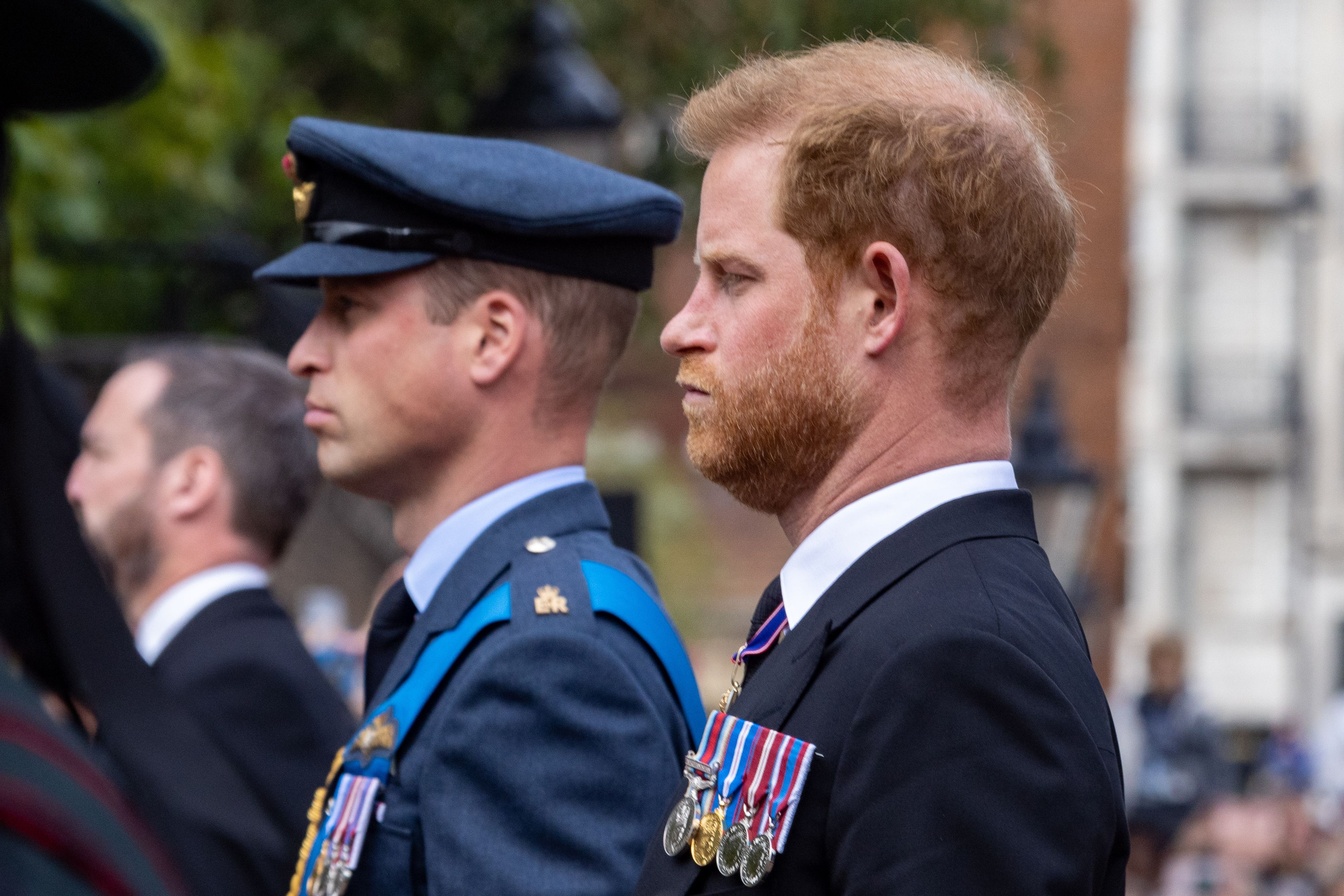 Prinz William und Prinz Harry beim Staatsbegräbnis ihrer Großmutter, Königin Elizabeth.