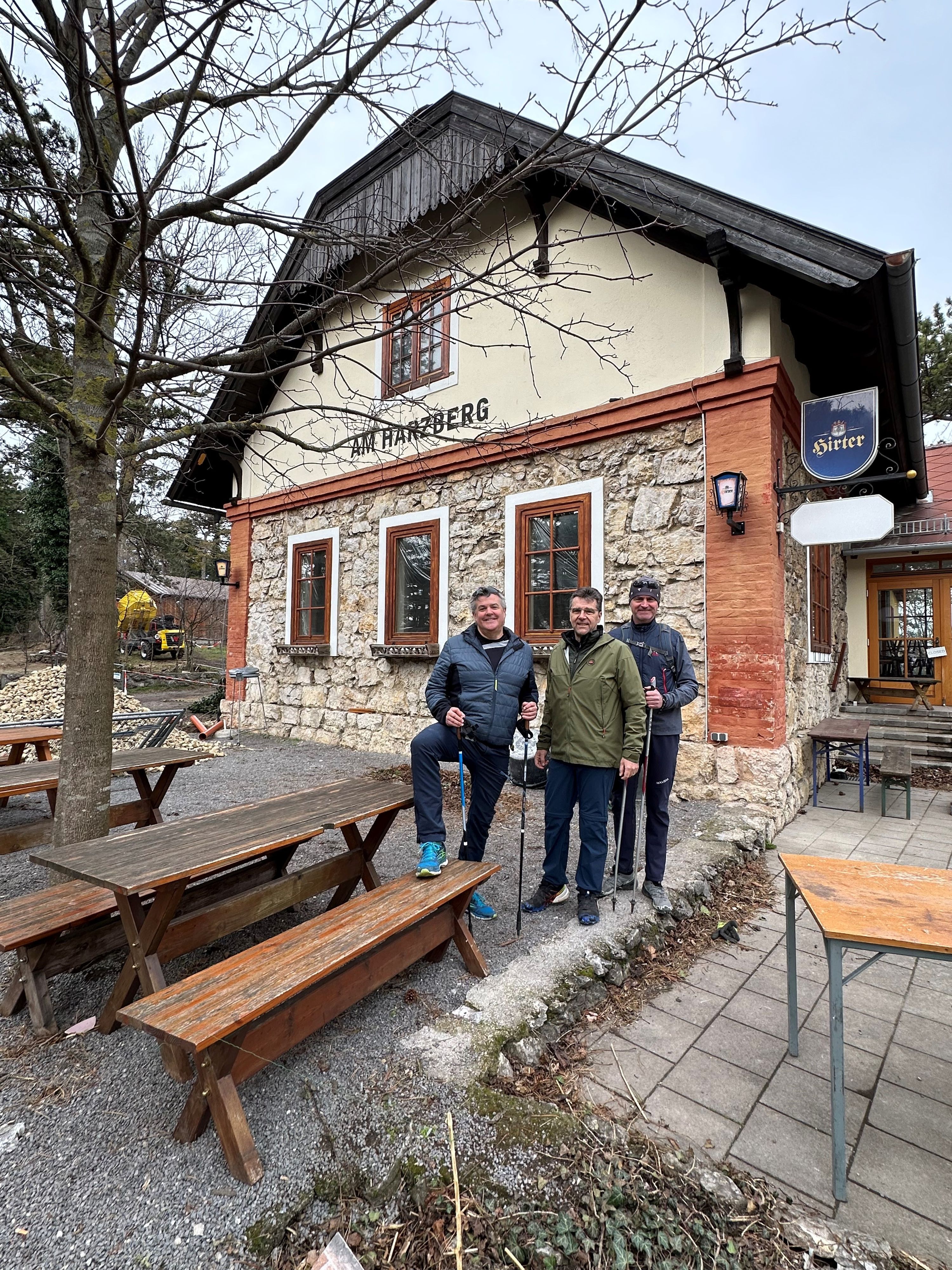 Schutzhaus am Harzberg wird neu bespielt: Björn Bannert, Bgm. Christian Flammer, Wolfgang Schrahböck (v.l.)