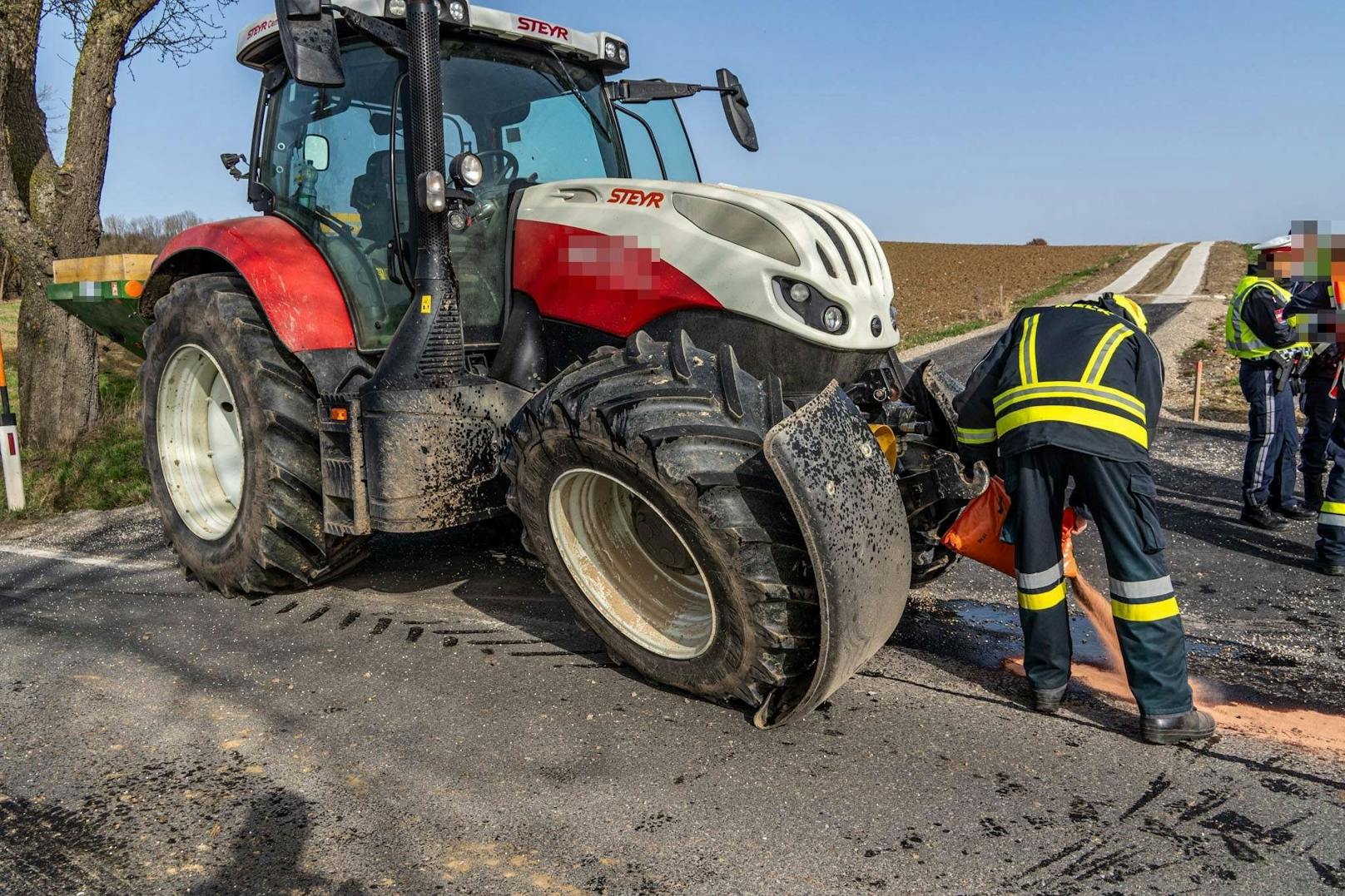 Lenkerin krachte mit Pkw in Traktor.