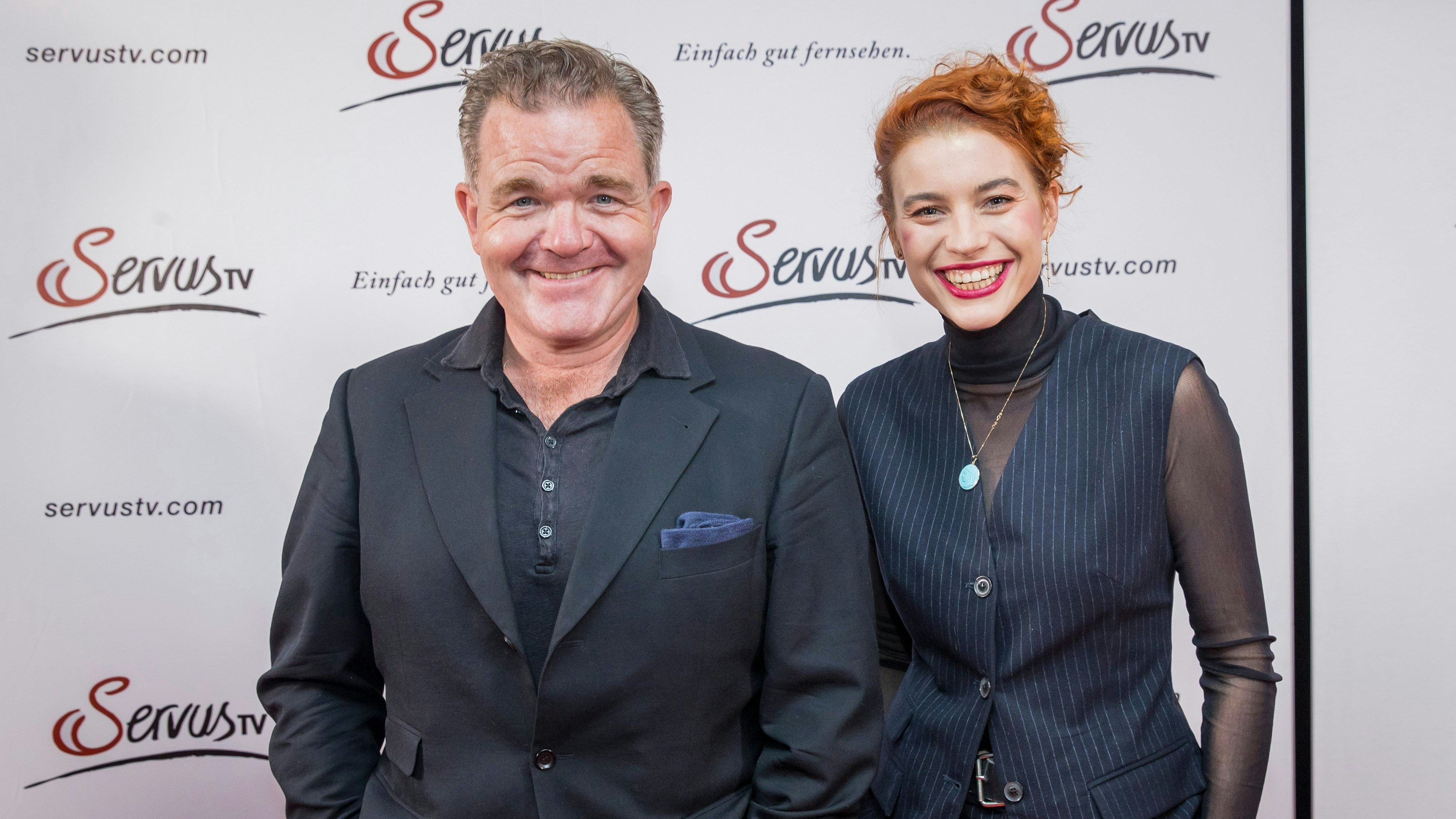 <strong>Cornelius Obonya</strong> und <strong>Lisa-Lena Tritscher</strong> bei der ServusTV-Premiere "Letzter Kirtag" in Altaussee.