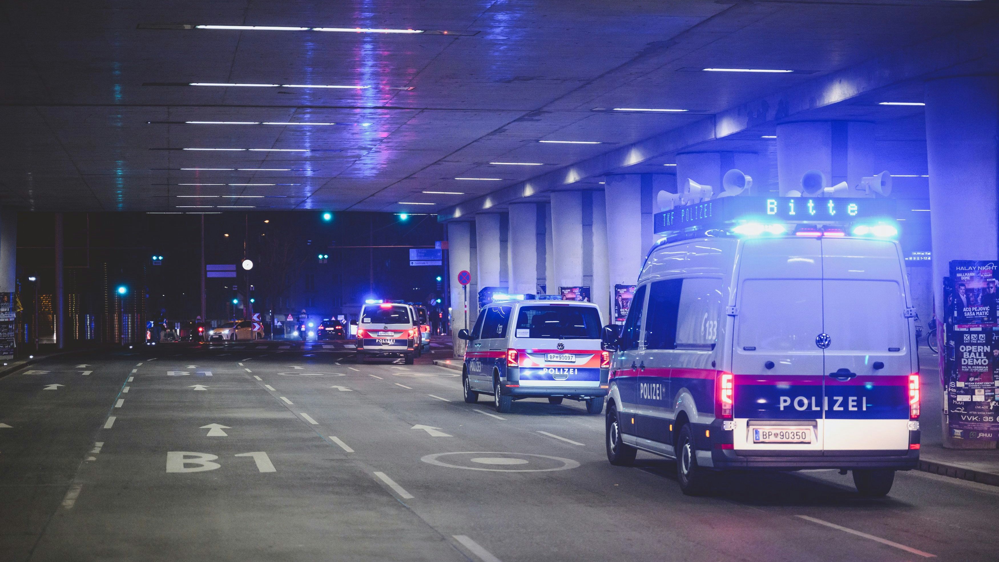Die Polizei schlug an mehreren Wohnorten zeitgleich zu.