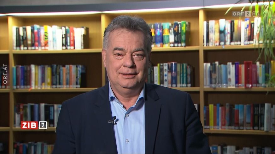 Vizekanzler Werner Kogler (Grüne) am späten Freitagabend in der ORF-