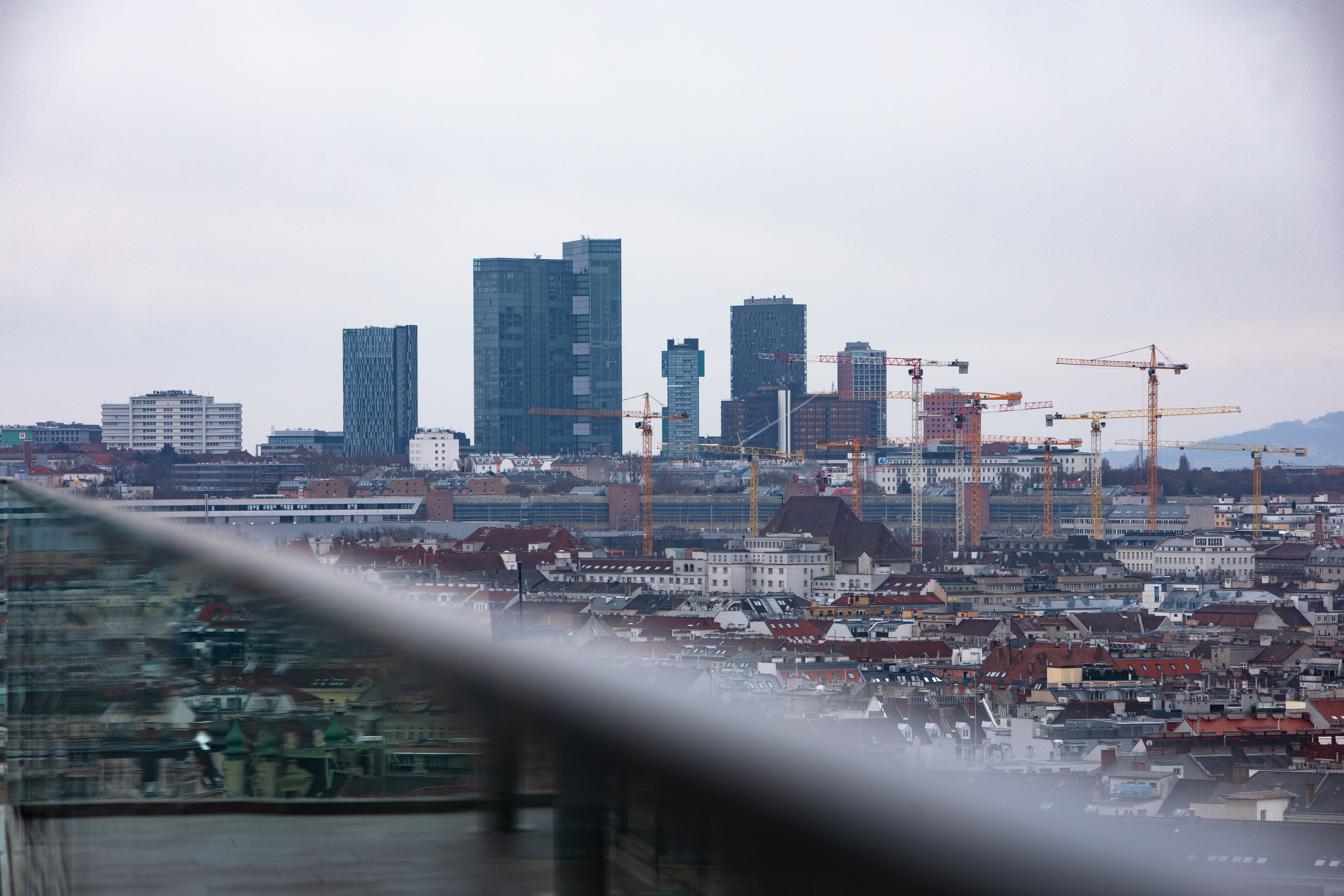 In Wien-Favoriten soll ein 12-jähriges Mädchen monatelang von insgesamt 17 Jugendlichen missbraucht worden sein.(Archivfoto)