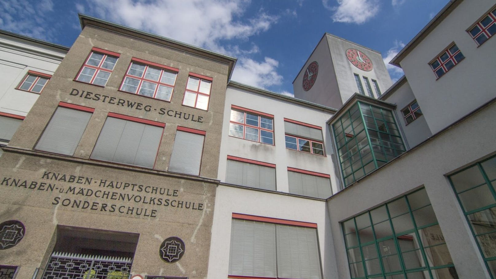 Linzer Schule nach Angriffen komplett abgeschottet