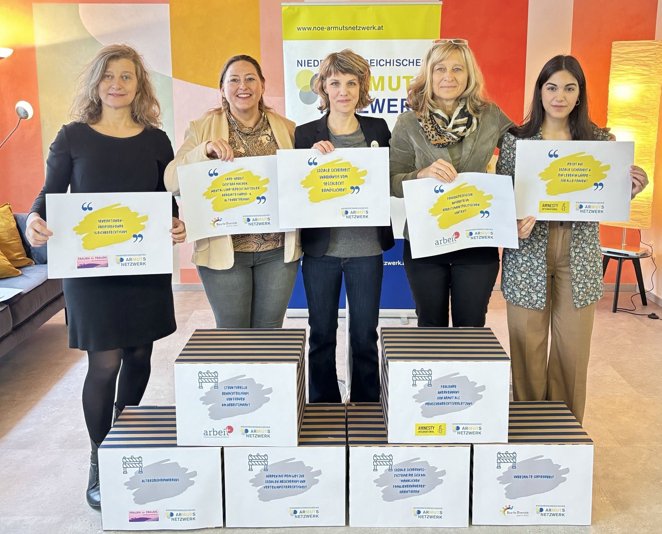 Manuela Kräuter (Frauen für Frauen), Martina Eigelsreiter (Büro für Diversität der Stadt St. Pölten, Barbara Bühler (NÖ Armutsnetzwerk), Barbara Seyrl (arbeitplus-Soziale Unternehmen Niederösterreich sowie Frauenbeschäftigungsprojekt fairwurzelt), Ronya Alev (Amnesty International).