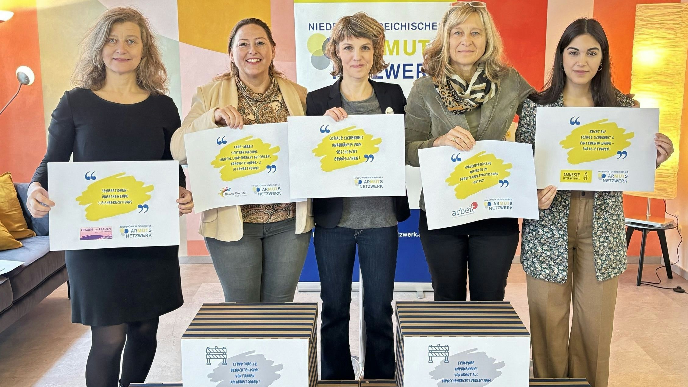 Manuela Kräuter (Frauen für Frauen), Martina Eigelsreiter (Büro für Diversität der Stadt St. Pölten, Barbara Bühler (NÖ Armutsnetzwerk), Barbara Seyrl (arbeitplus-Soziale Unternehmen Niederösterreich sowie Frauenbeschäftigungsprojekt fairwurzelt), Ronya Alev (Amnesty International).