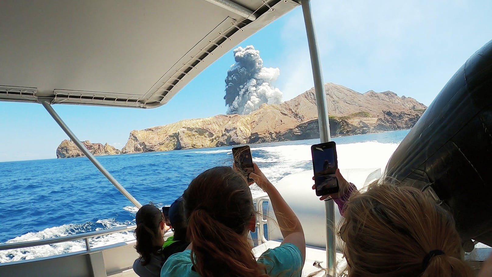 Tödlicher Vulkanausbruch – Touranbieter müssen zahlen