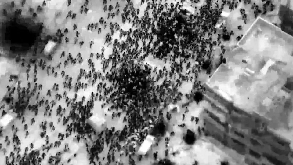 Mehr als hundert Menschen sollen getötet und mehrere Hunderte verletzt worden sein.