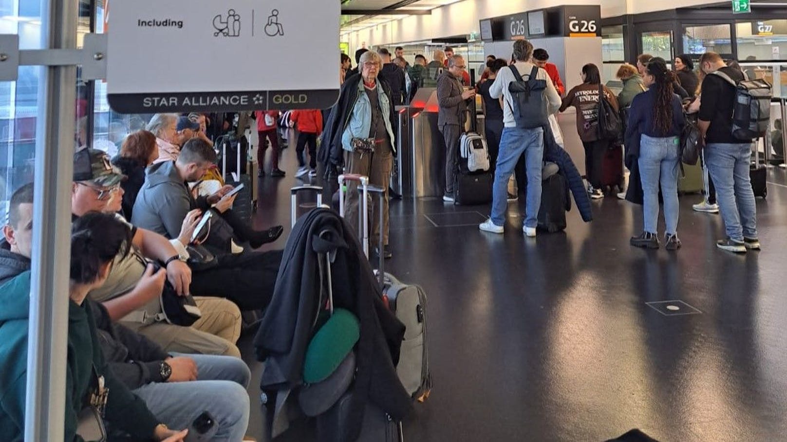 Wienerin freute sich auf USA, sitzt in Airport-Chaos fest.