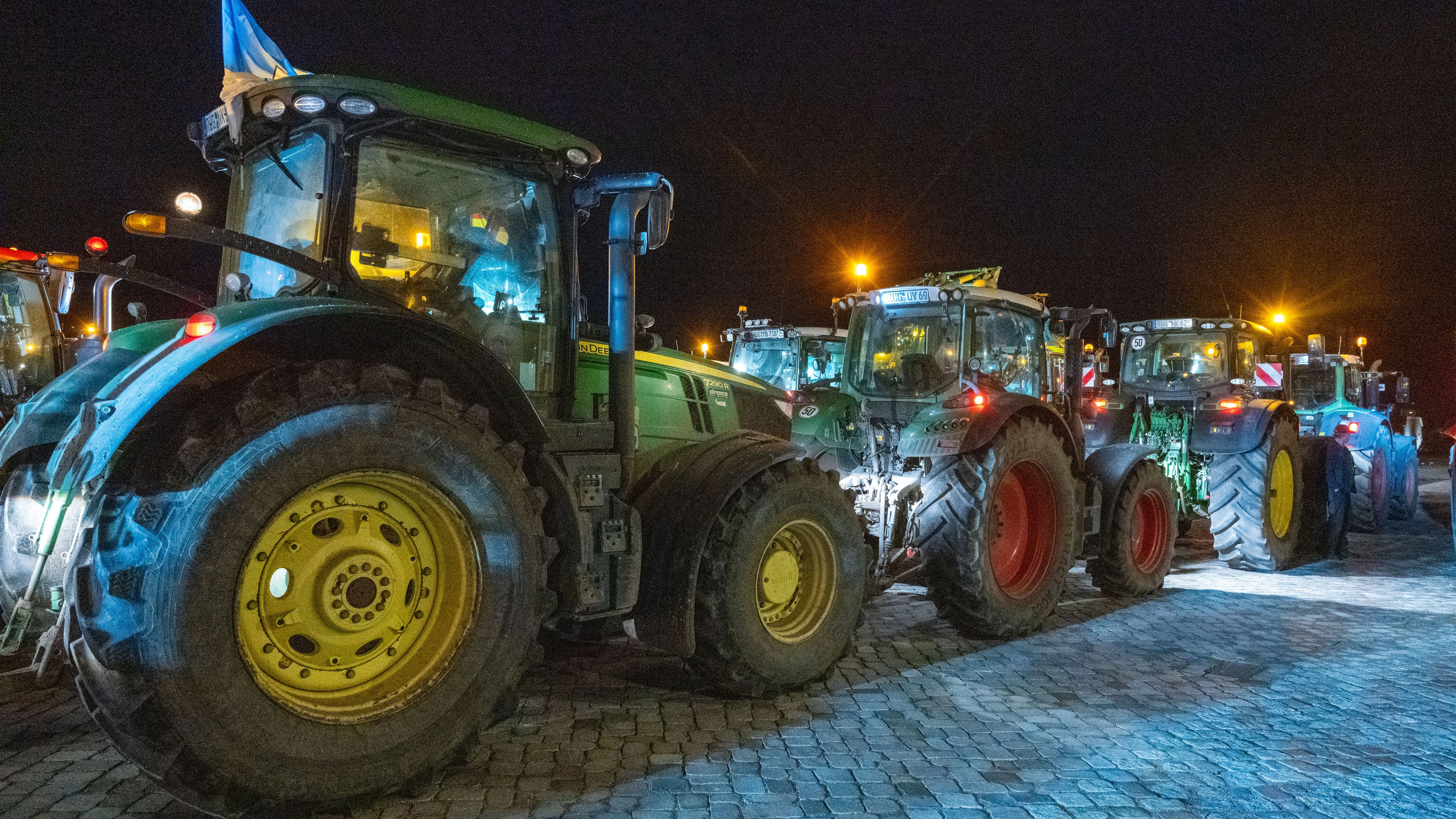 Bauern (wie hier im deutschen Mecklenburg-Vorpommern) protestieren in der EU häufig wegen Geld