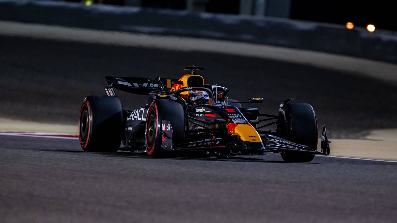 Verstappen schlägt mit klarer Bahrain-Pole zurück