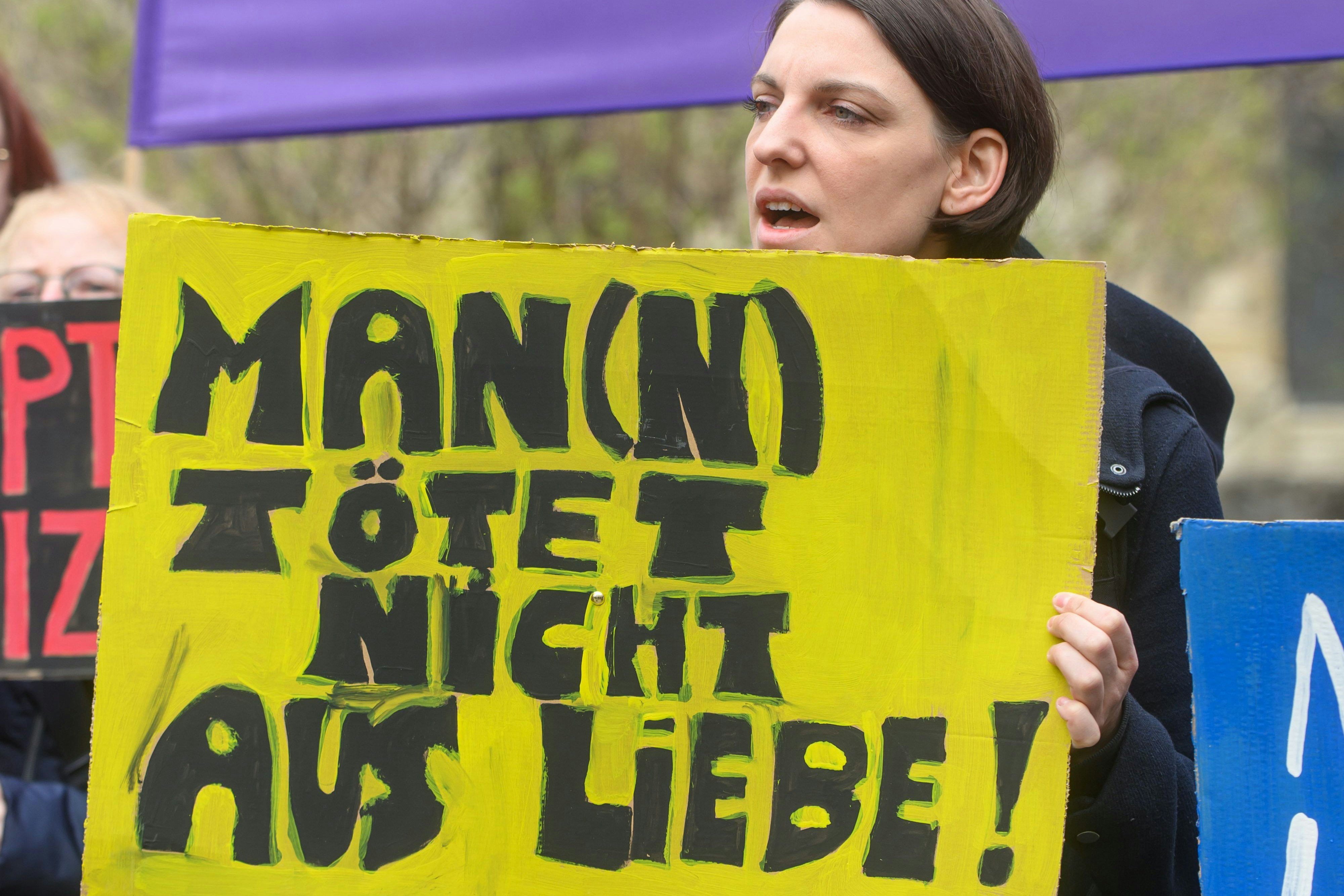 Aktion "Schreitag gegen Femizide" am 1. März 2024 am Minoritenplatz in der Wiener City