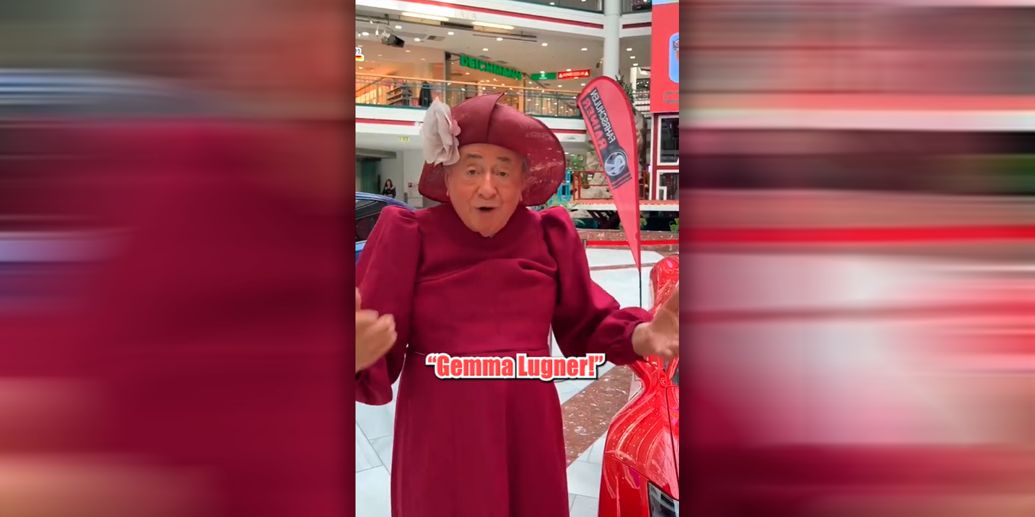 Richard Lugner – im schicken Kleid...