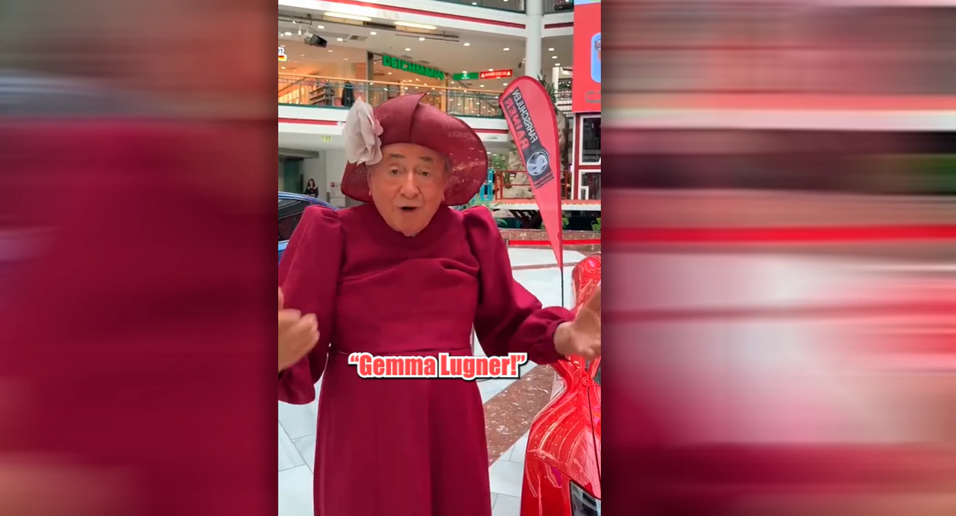 Richard Lugner – im schicken Kleid...