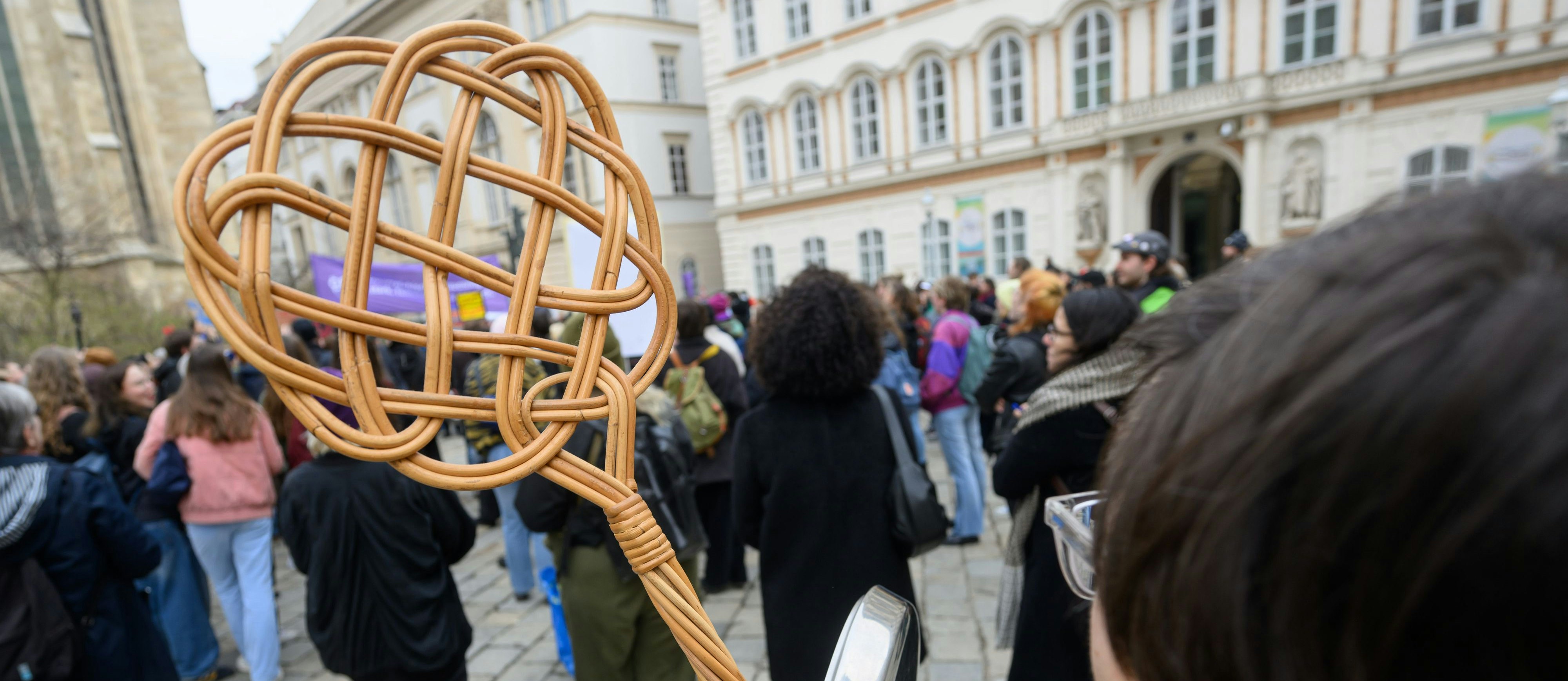 Aktion "Schreitag gegen Femizide" am 1. März 2024 am Minoritenplatz in der Wiener City