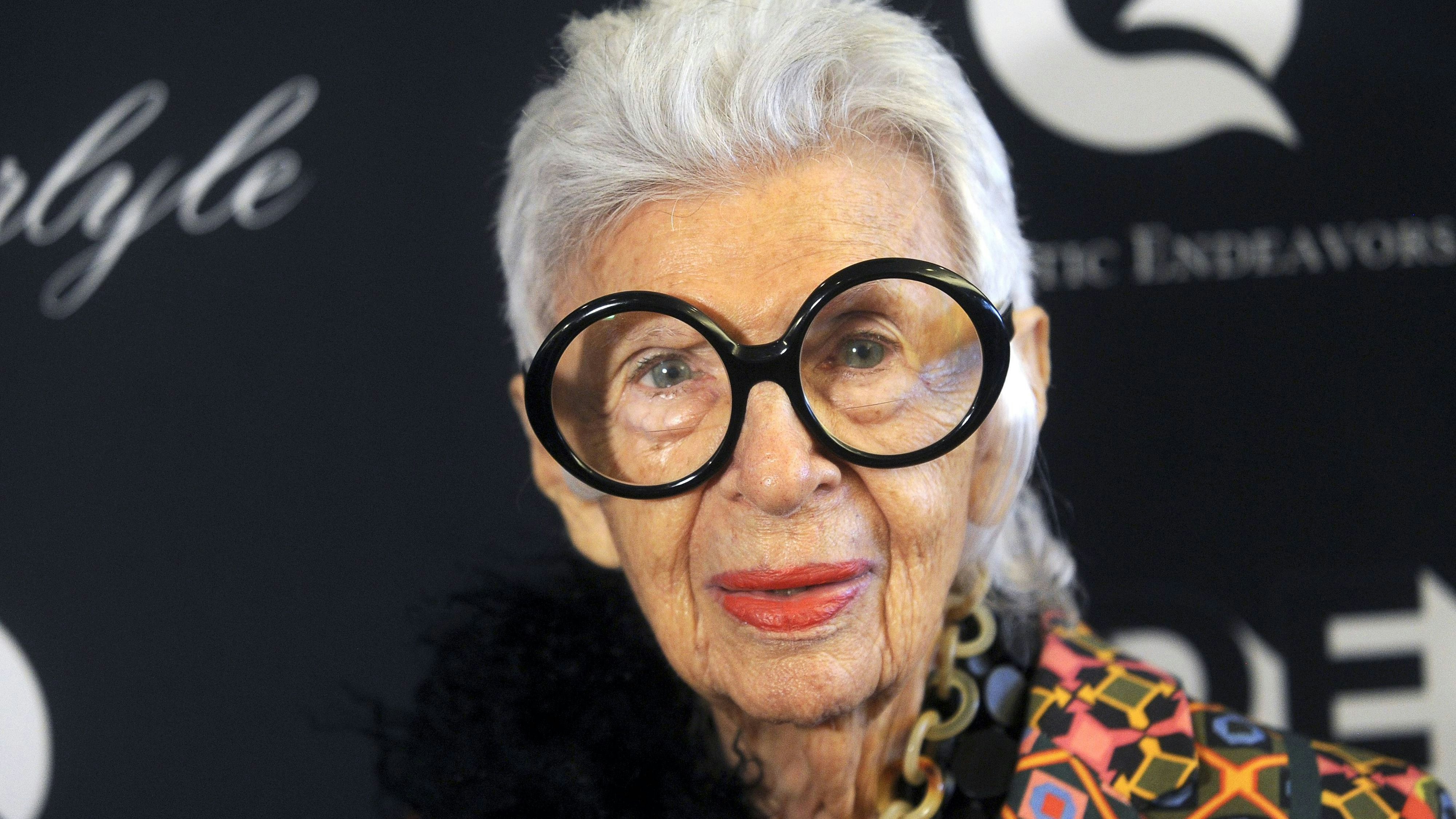 Iris Apfel bei der Premiere des Dokumentarfilms "Always at The Carlyle" 2018.