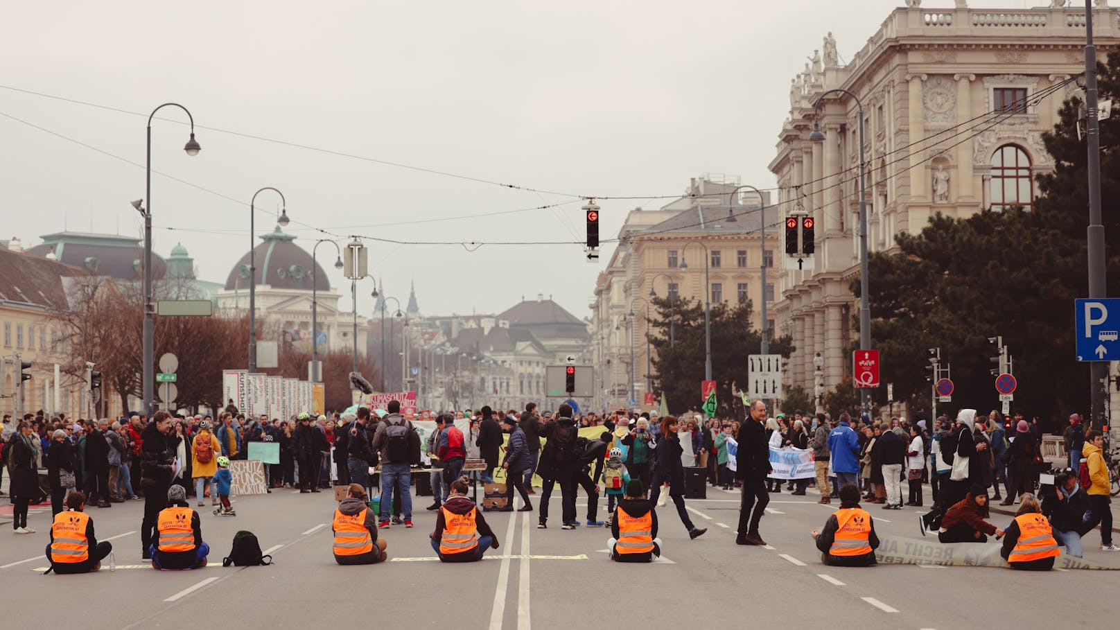 Klima-Kleber blockieren Wiener City mit Großprotest