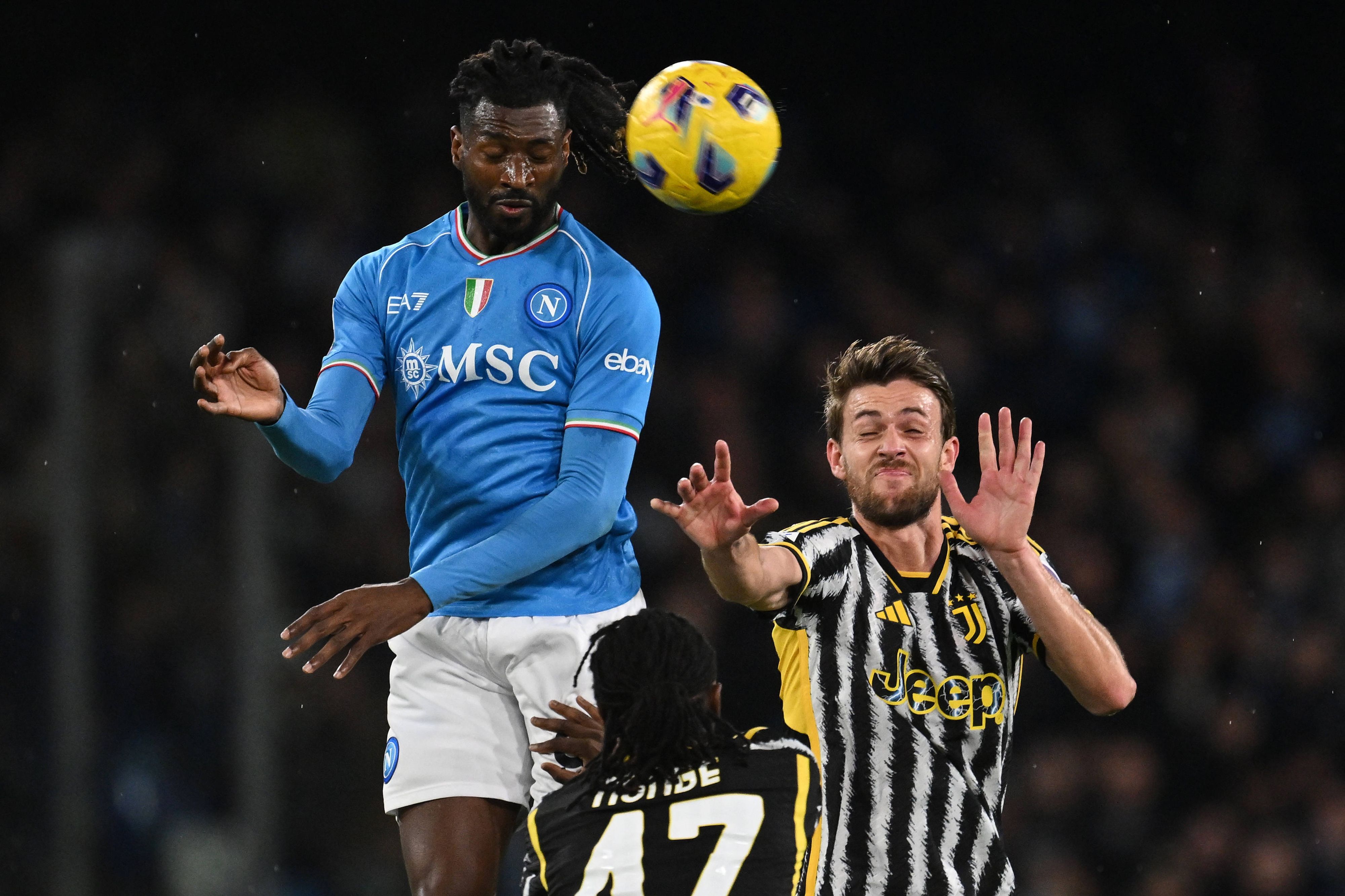 Napoli schlägt Juve im Topspiel.