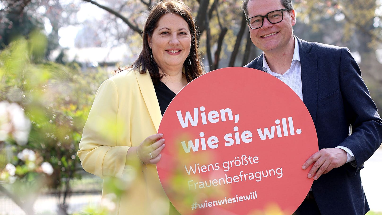 Vizebürgermeisterin und Frauenstadträtin Kathrin Gaál und Klimastadtrat Jürgen Czernohorszky setzen sich für eine gendergerechte Planung der Wiener Parkanlagen ein.