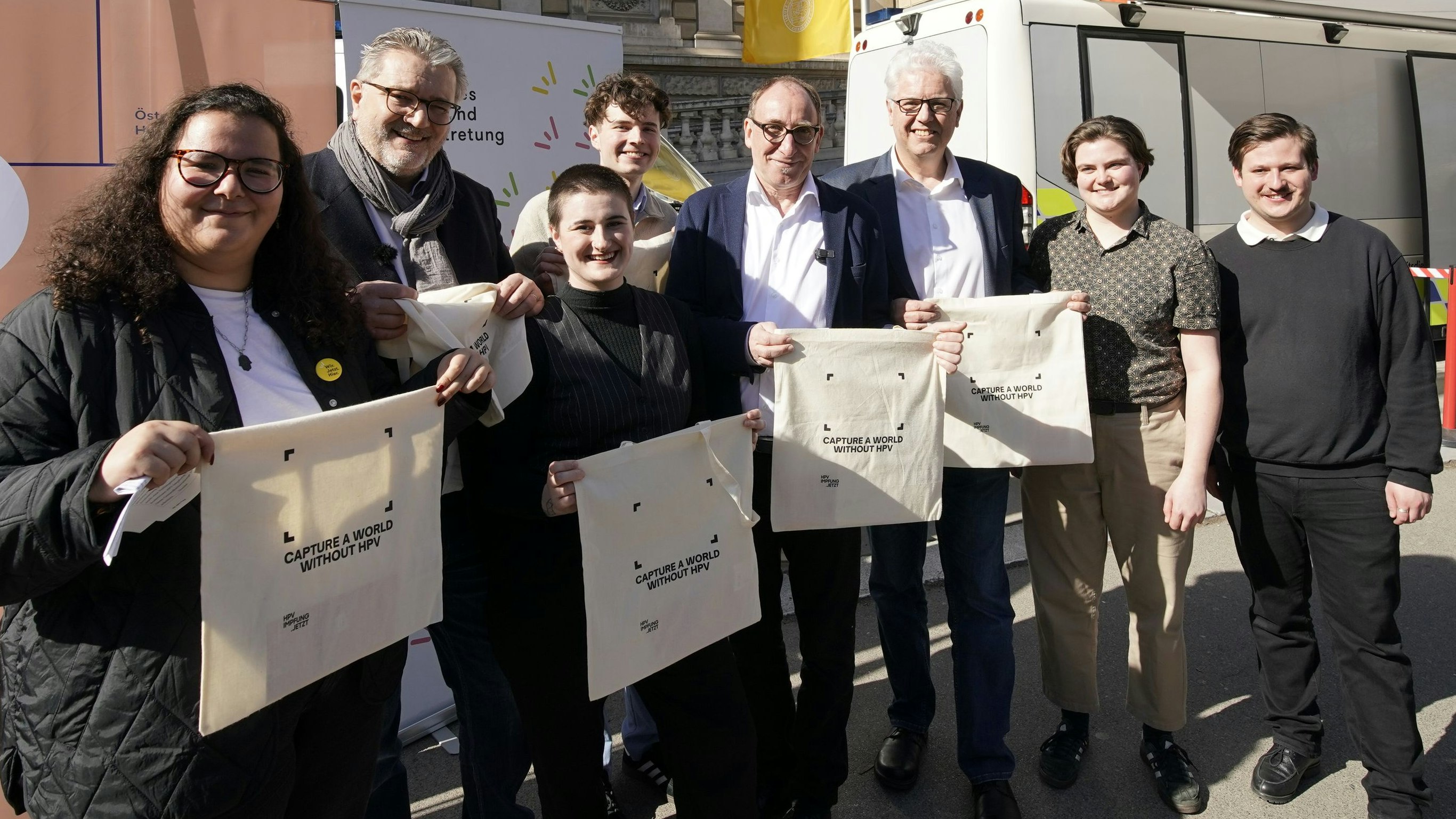 Gesundheitsminister Johannes Rauch und Wiens Gesundheitsstadtrat Peter Hacker verkündeten am Montag die Ausweitung der kostenlosen HPV-Impfung bis zum 30. Geburtstag.