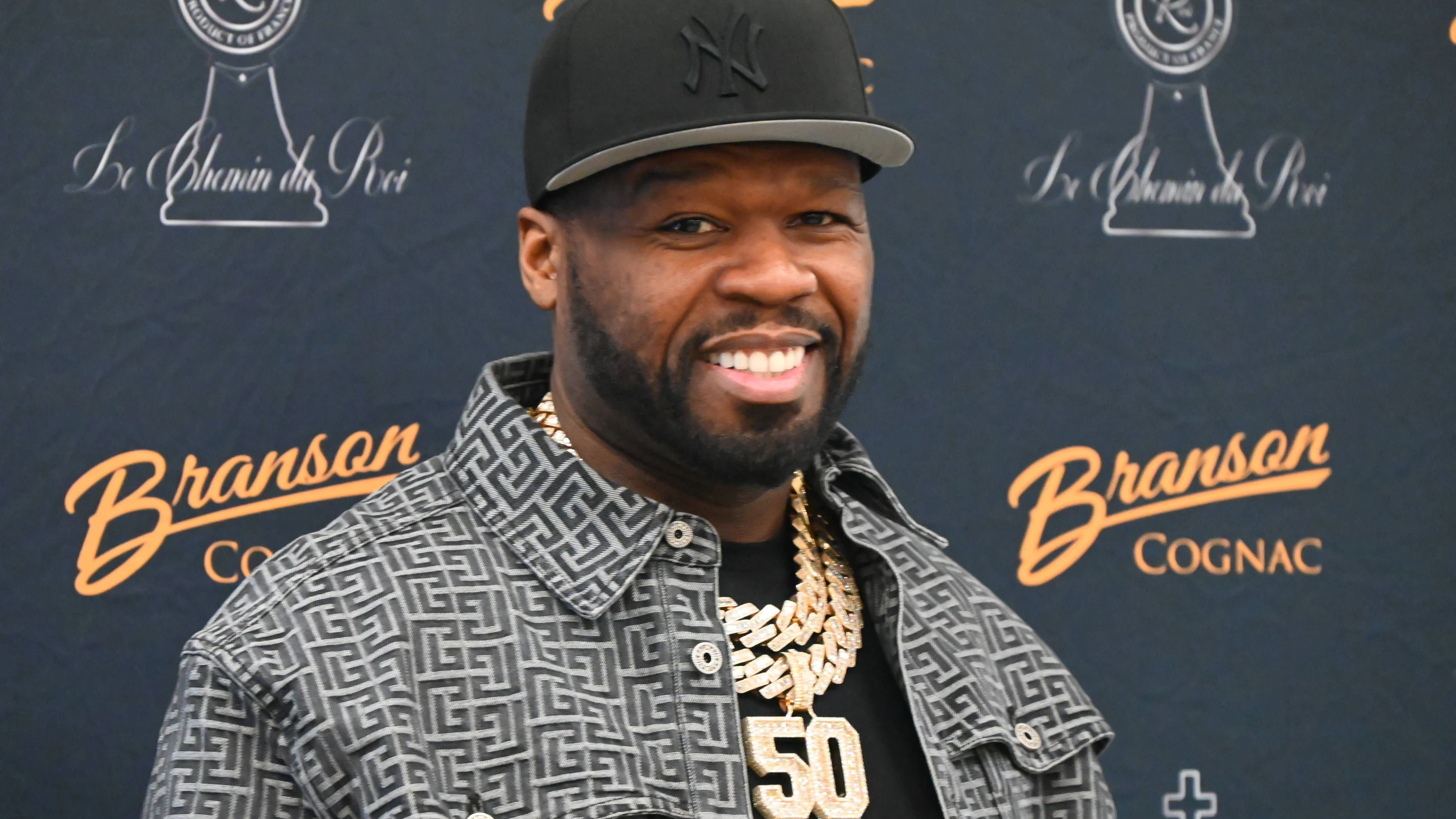 RECORD DATE NOT STATED 50 Cent Attends Event At Stew Leonard s In Paramus, New Jersey NEW 50 Cent attends an event at Stew Leonard s in Paramus, New Jersey. February 21, 2024, Paramus, New Jersey Legendary musician and entrepreneur Curtis 50 Cent Jackson holds a bottle signing event featuring his Branson Cognac and Chemin du Roi champagne, Wednesday evening at Stew Leonard s. Fans lined up outside the store to get their bottles signed by the entertainer. Credit: Kyle Mazza/TheNews2 Foto: Kyle Mazza/Thenews2/imago images 50 Cent Attends Event At Stew Leonard s In Paramus, New Jersey PUBLICATIONxNOTxINxUSA Copyright: xKylexMazzax