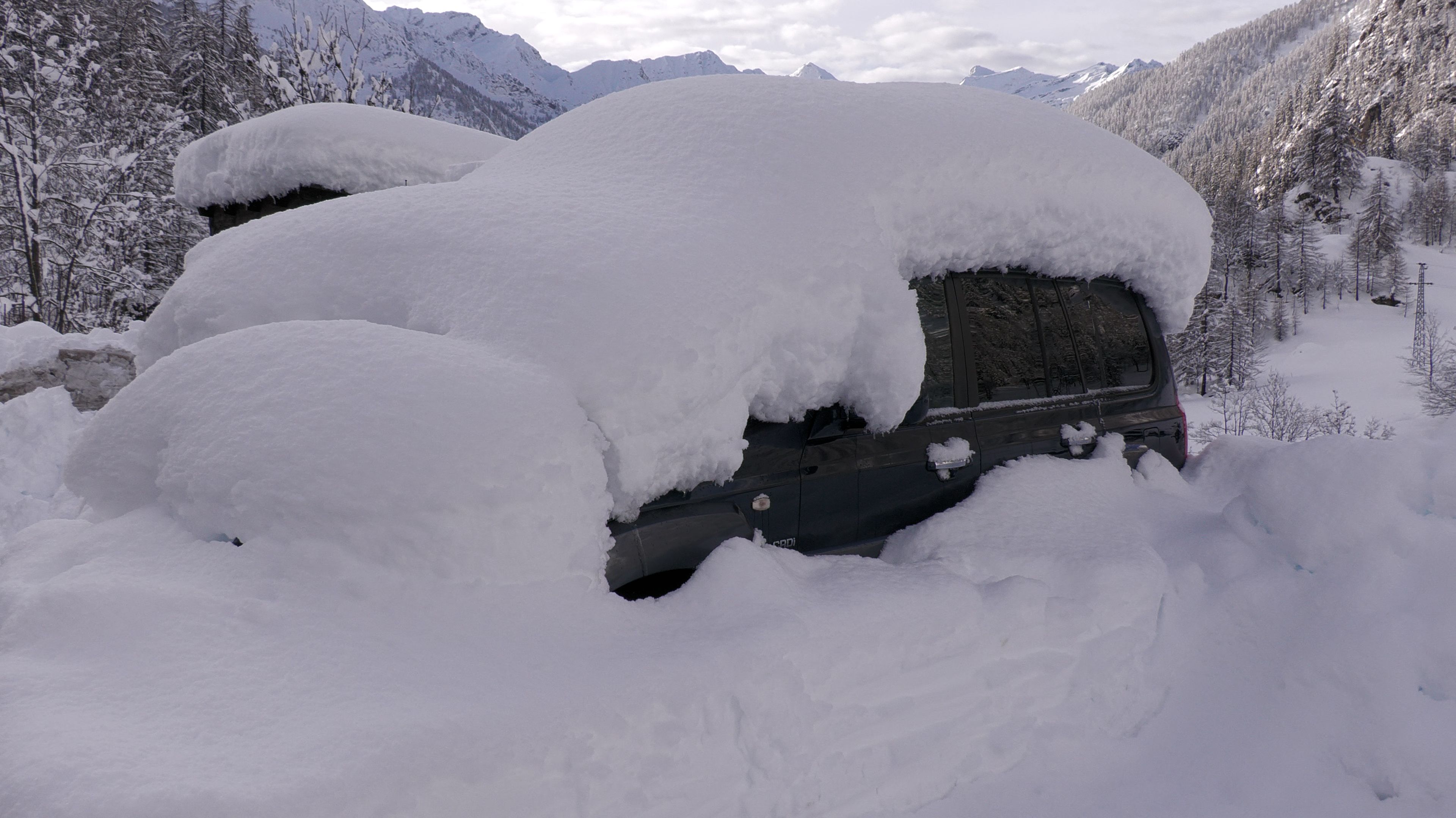 Teile von Norditalien werden nun von enormen Schneemassen heimgesucht. Einige Ortschaften mussten sogar evakuiert werden.