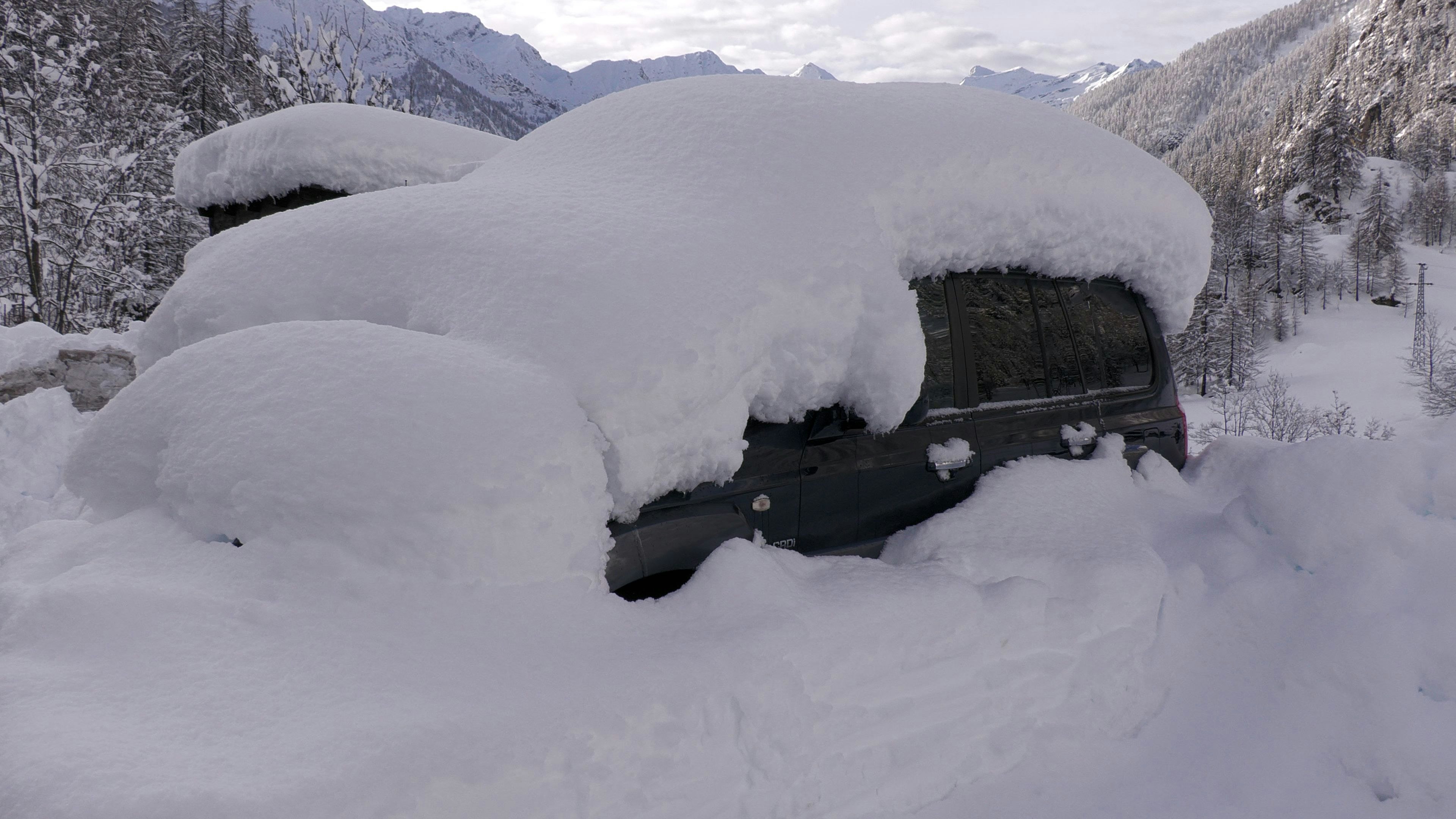 Teile von Norditalien werden nun von enormen Schneemassen heimgesucht. Einige Ortschaften mussten sogar evakuiert werden.