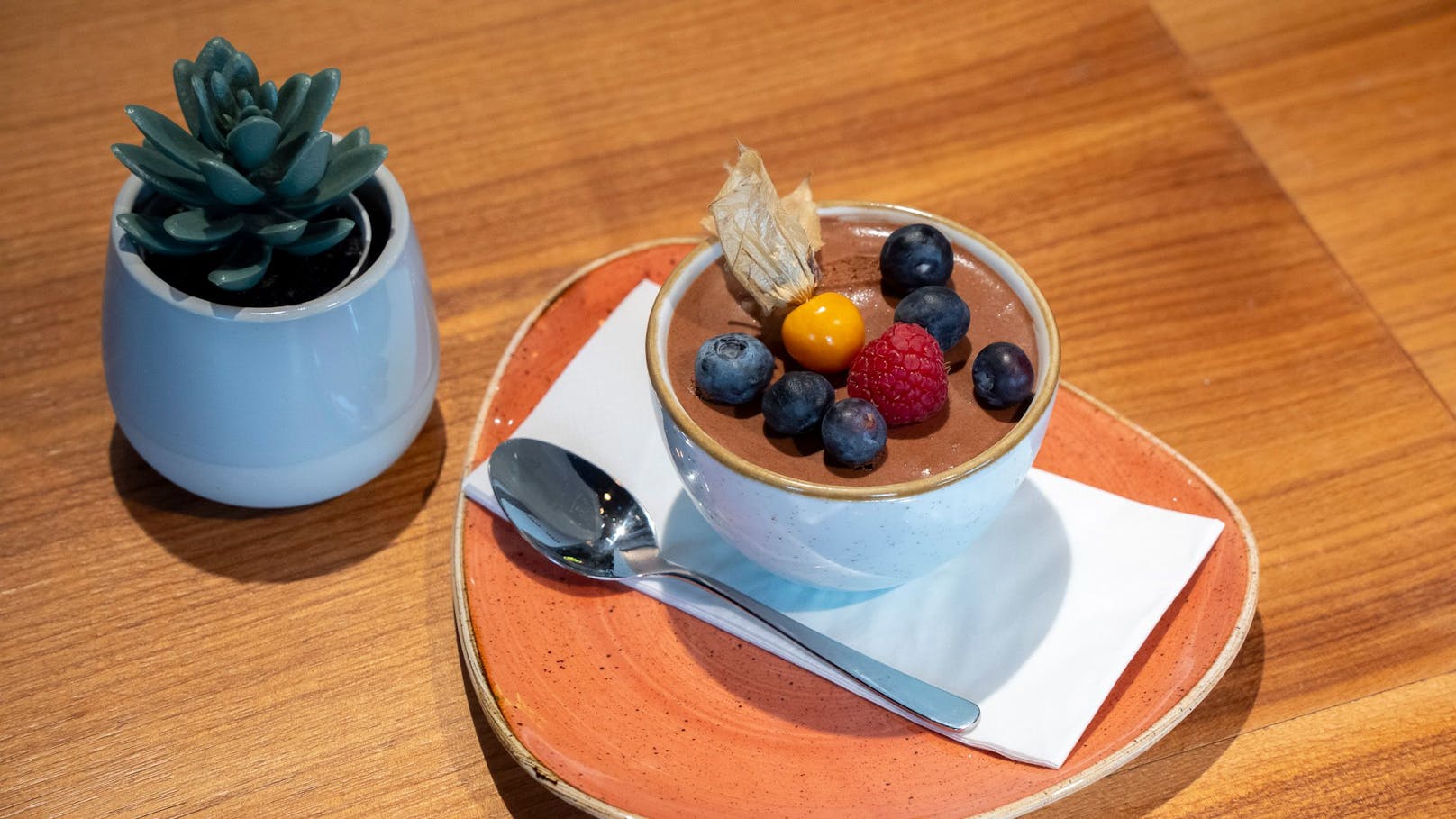 Zur Auswahl gibt es hier selbstgemachte Mehlspeise, wie etwa Mousse au Chocolat.&nbsp;