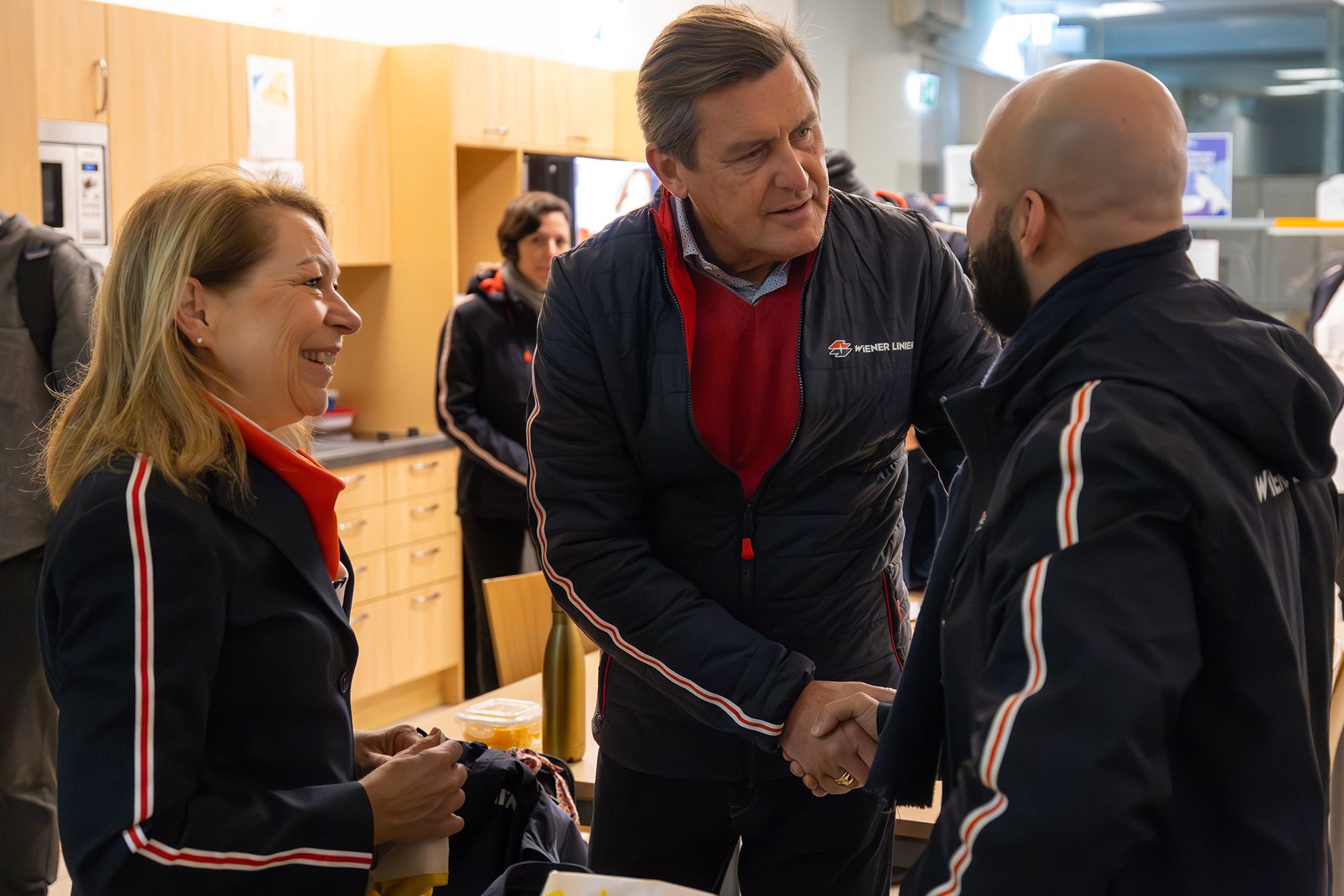 Peter Hanke (SPÖ) dankt den Mitarbeitern der Wiener Linien für ihren Einsatz