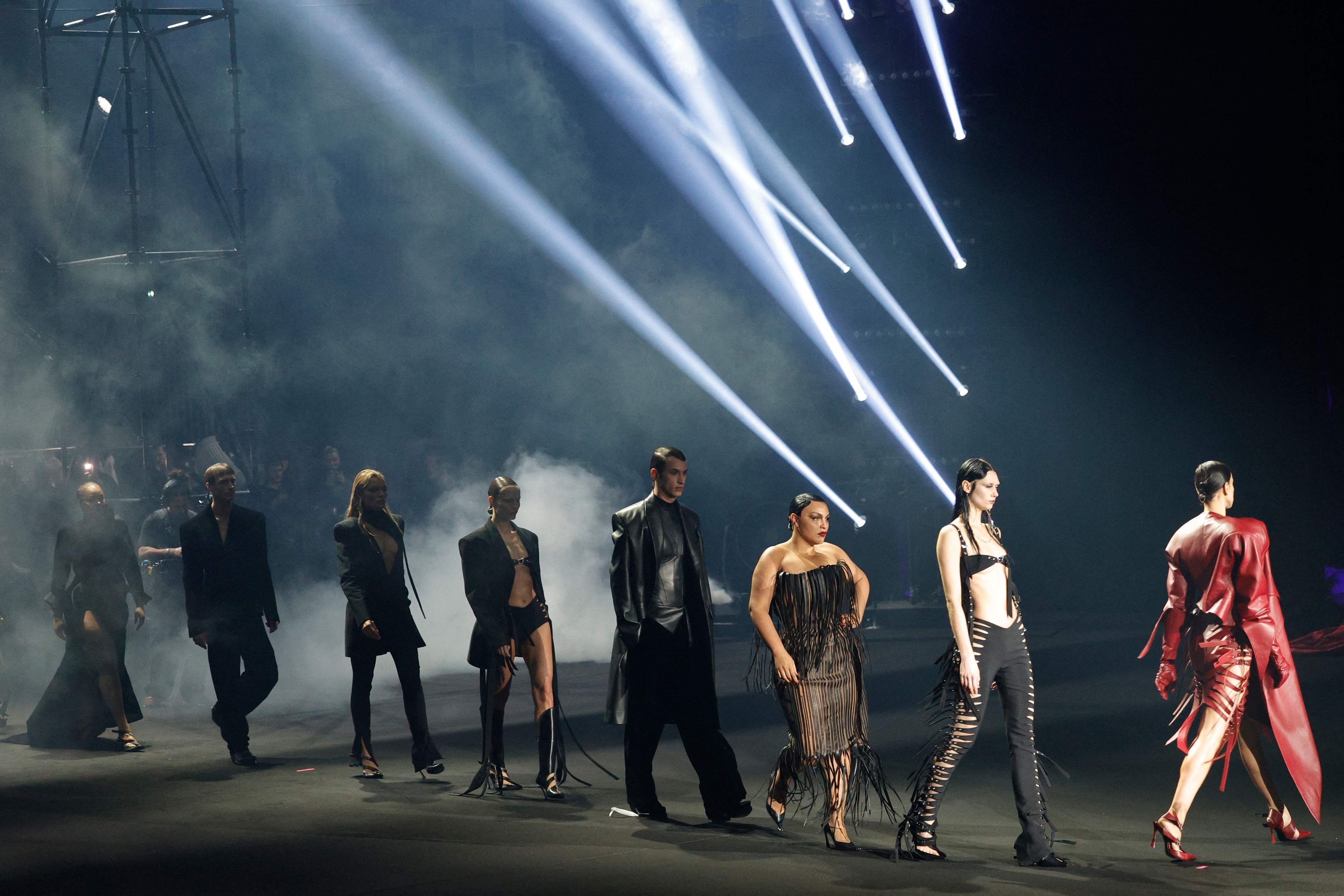 Bei der Show von Mugler bei der Pariser Fashion Week war echt für jeden etwas dabei