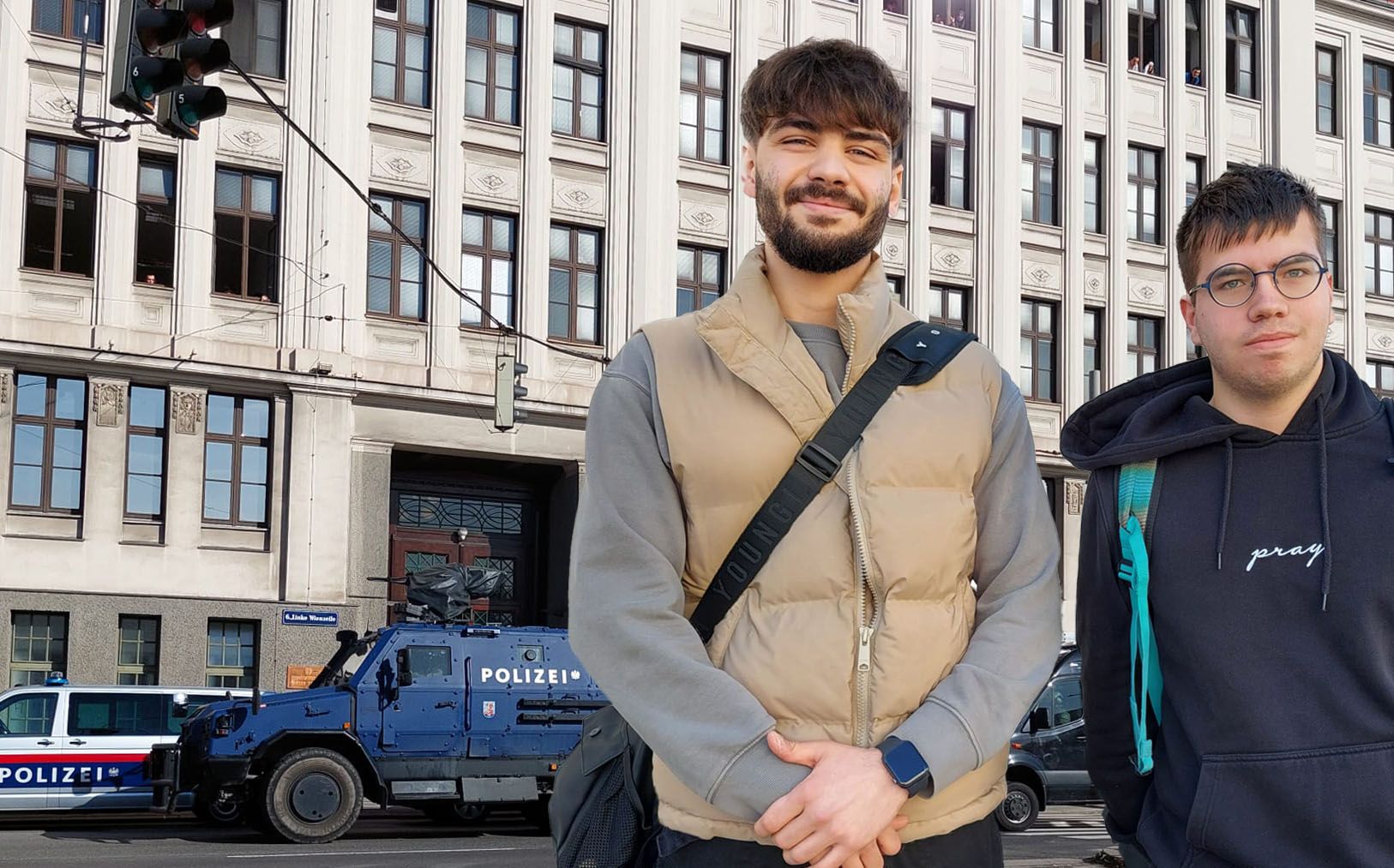 Ege (20) und Martin (18) haben mit Fehlalarmen an der Berufsschule Mollardgasse Erfahrung.