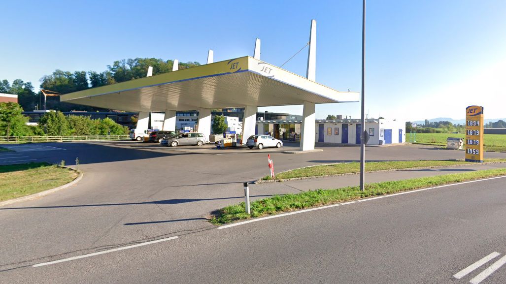 Bei der Jet-Tankstelle an der Lustenauer Straße kam es zum Unfall.