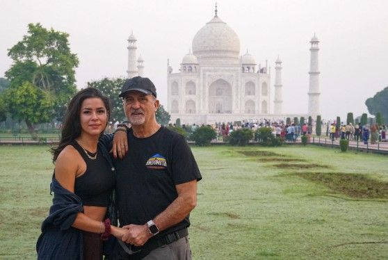 Die 28-jährige Vloggerin und ihr 64-jähriger Ehemann wurden angegriffen, als sie im Zelt übernachteten.