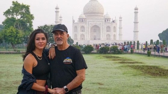 Die 28-jährige Vloggerin und ihr 64-jähriger Ehemann wurden angegriffen, als sie im Zelt übernachteten.