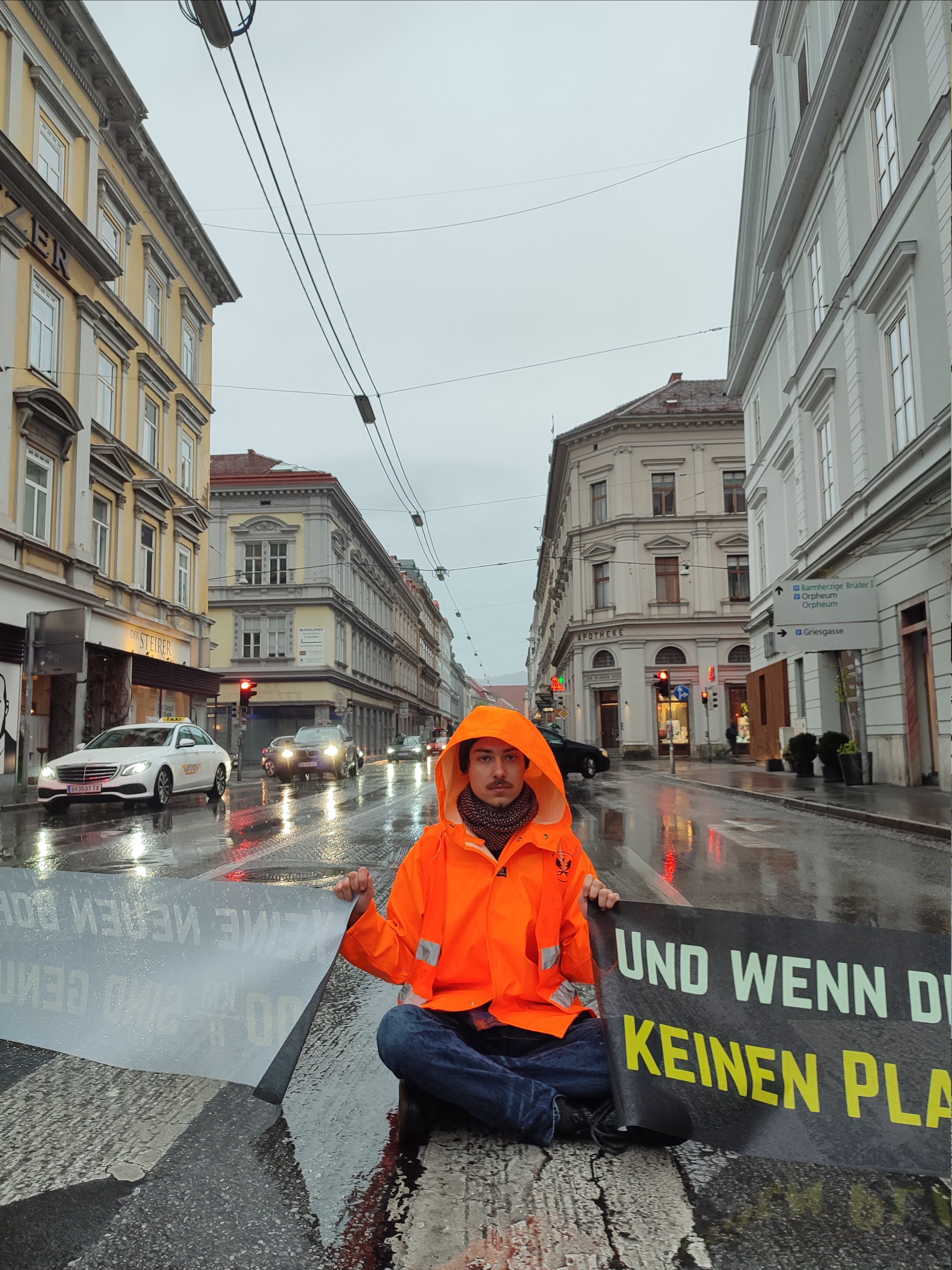 Heute stehen Grazer Klimakleber vor Gericht. Der Richter glaubt nicht an menschengemachte Erderwärmung.