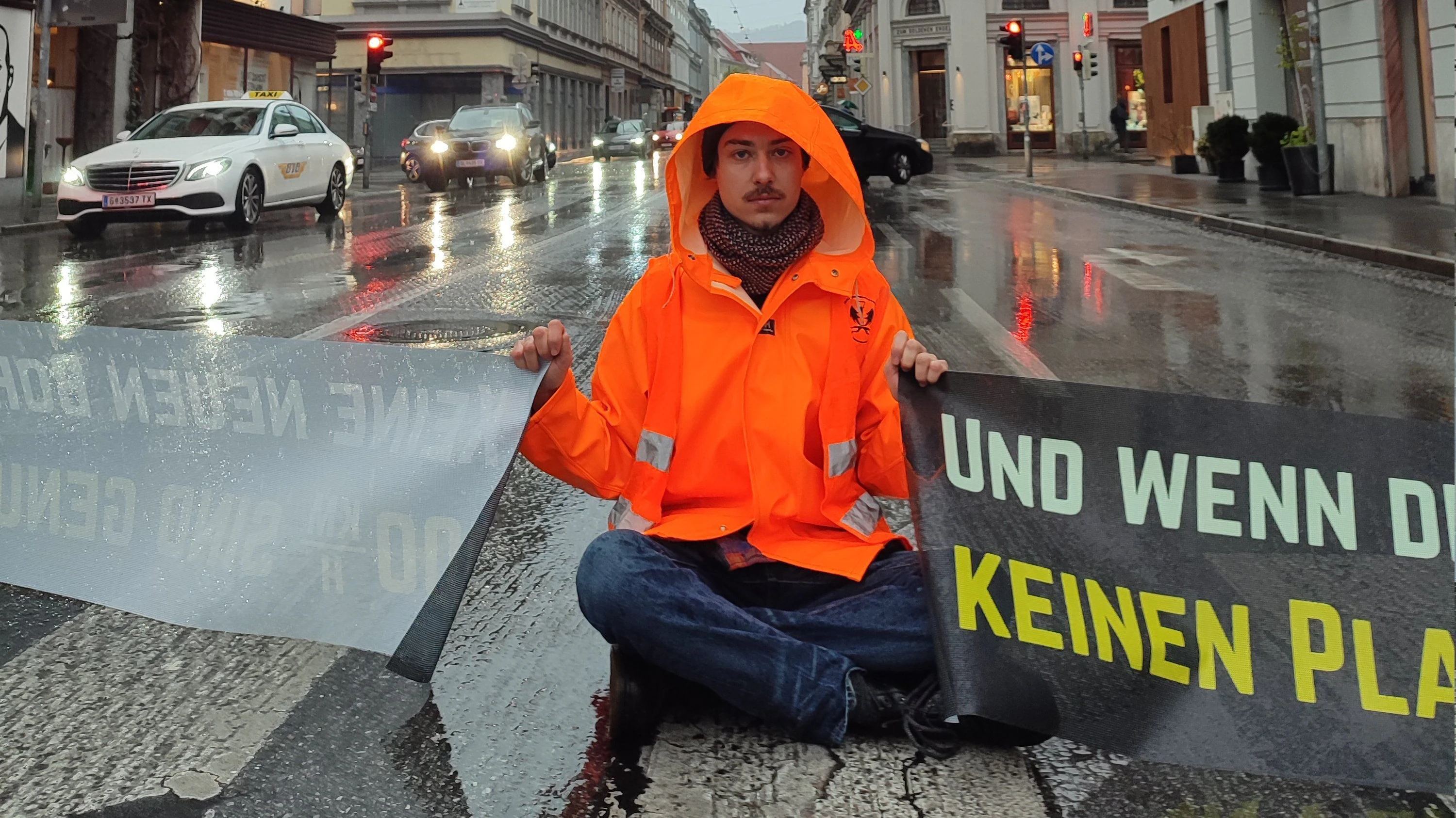 Heute stehen Grazer Klimakleber vor Gericht. Der Richter glaubt nicht an menschengemachte Erderwärmung.