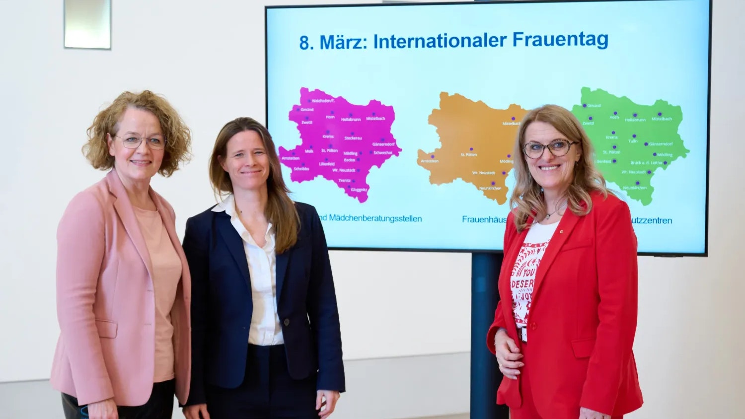 Landesrätin Christiane Teschl-Hofmeister, Elisabeth Cinatl und Landesrätin Ulrike Königsberger-Ludwig