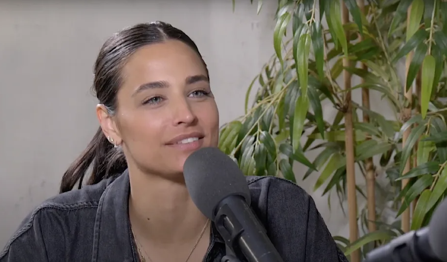 Amira Pocher lebt und arbeitet in Köln. Jetzt spricht sie darüber, ob sie aus Liebe umziehen würde.