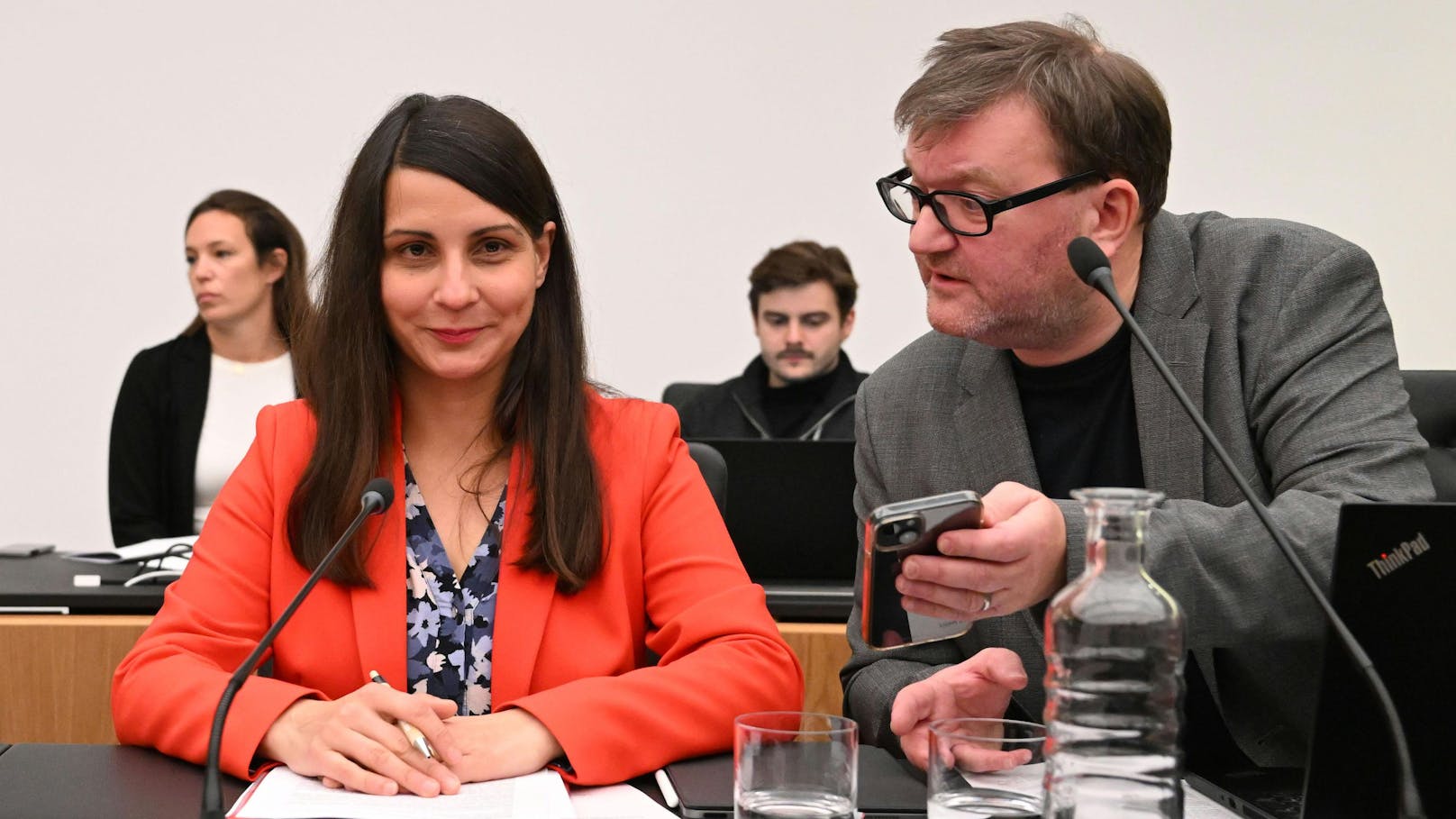 Grünen-Fraktionsführerin <strong>Meri Disoski</strong> (l.) bei der Konstituierenden Sitzung des U-Ausschusses zum "rot-blauen Machtmissbrauch" am 11. Jänner 2024.